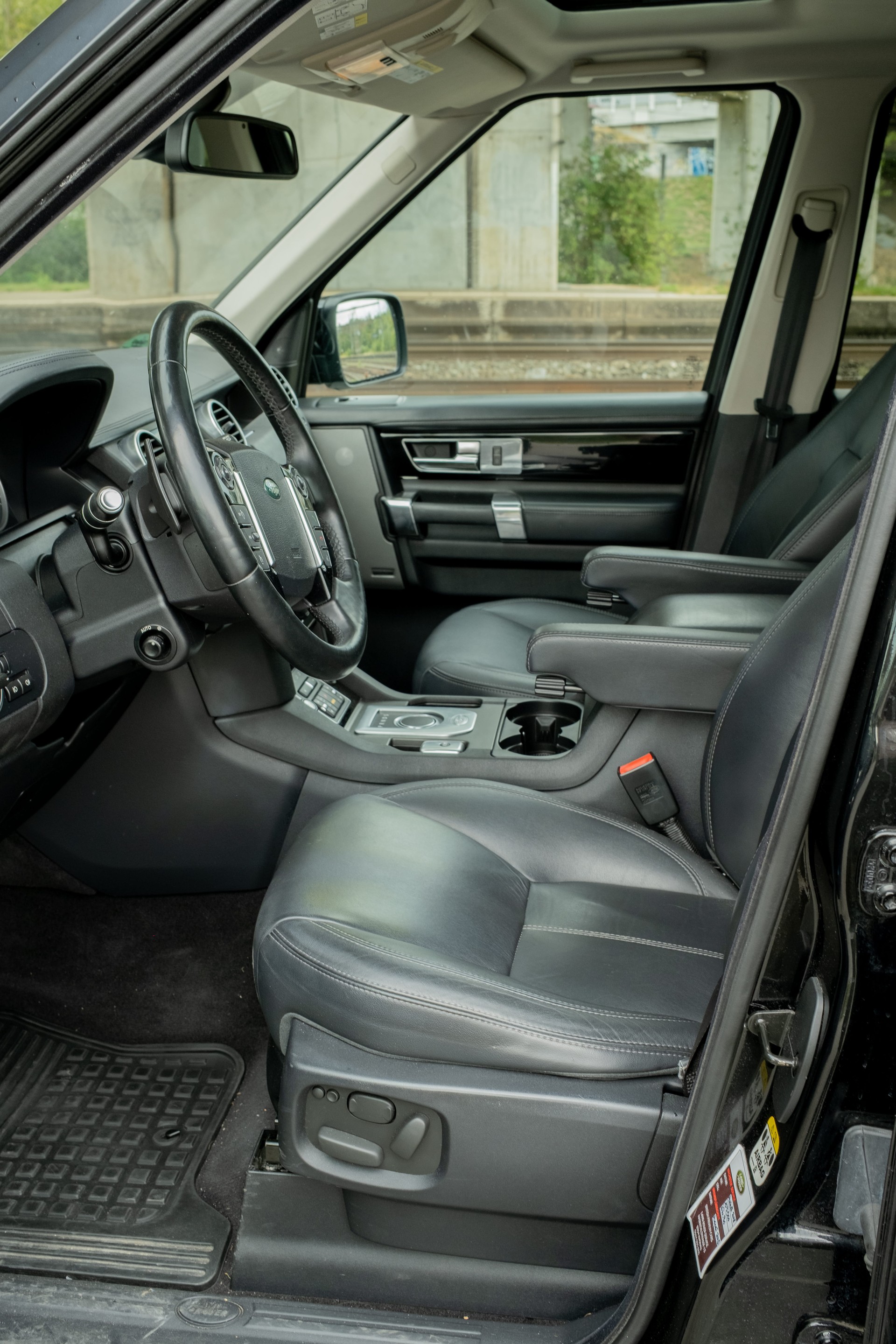 LAND ROVER Discovery 3.0 SDV6 HSE Automatic-image-7