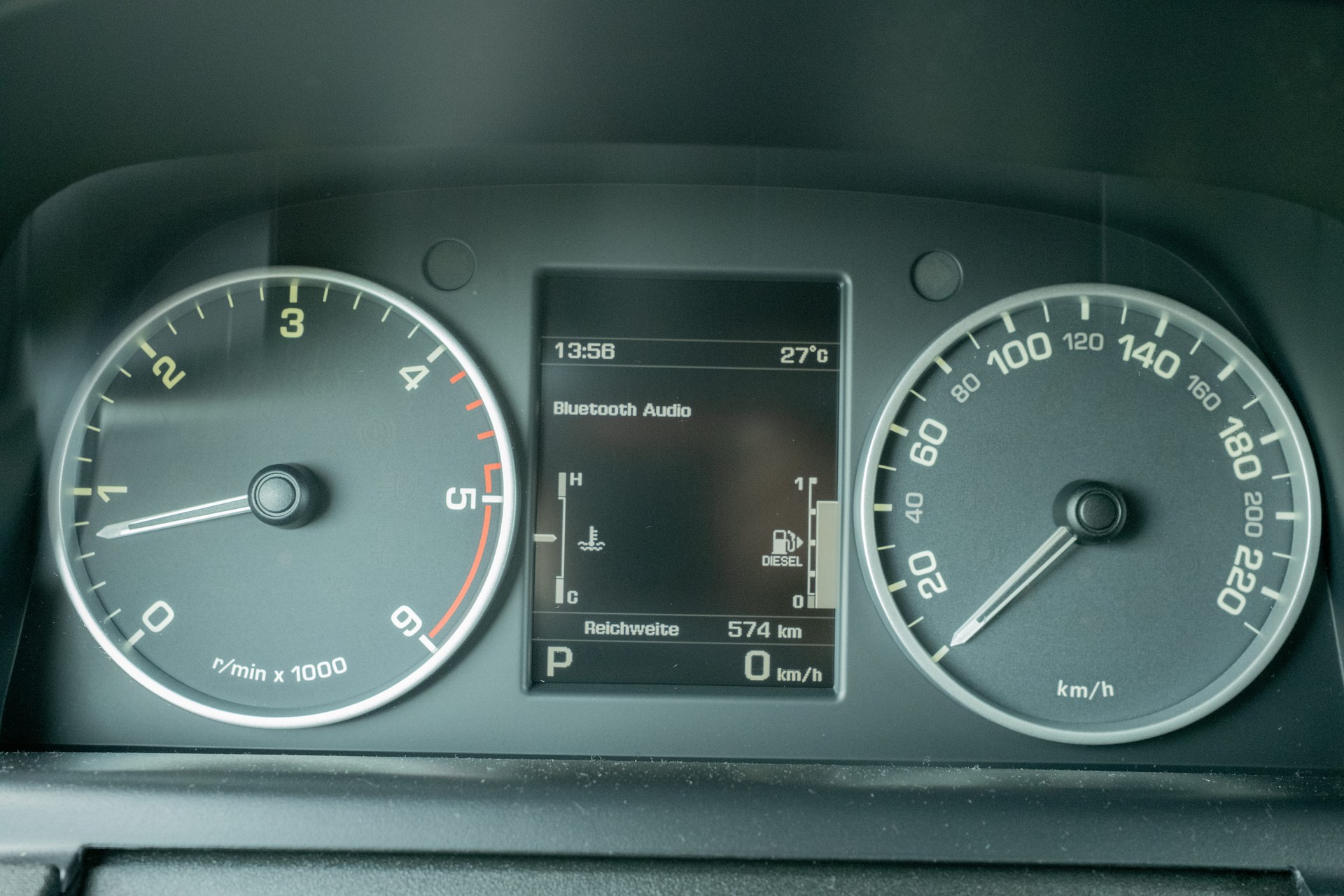 LAND ROVER Discovery 3.0 SDV6 HSE Automatic-image-13