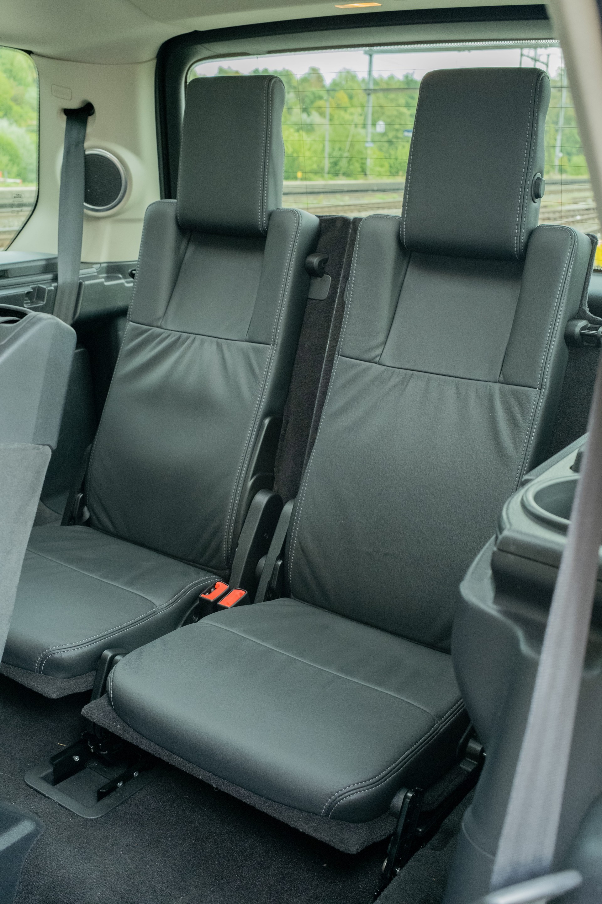 LAND ROVER Discovery 3.0 SDV6 HSE Automatic-image-10