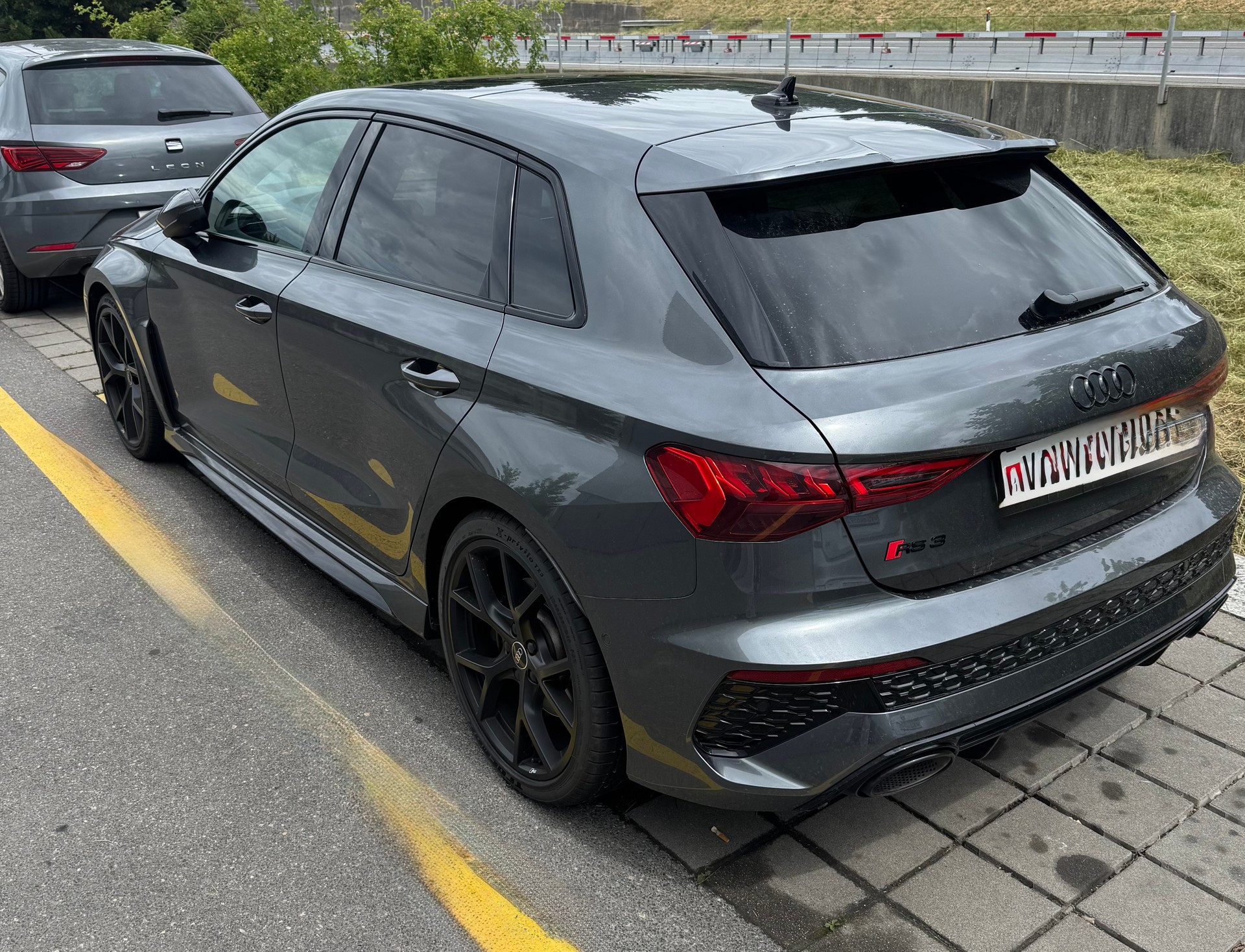 AUDI RS3 Sportback 2.5 TSI quattro S-tronic-image-3