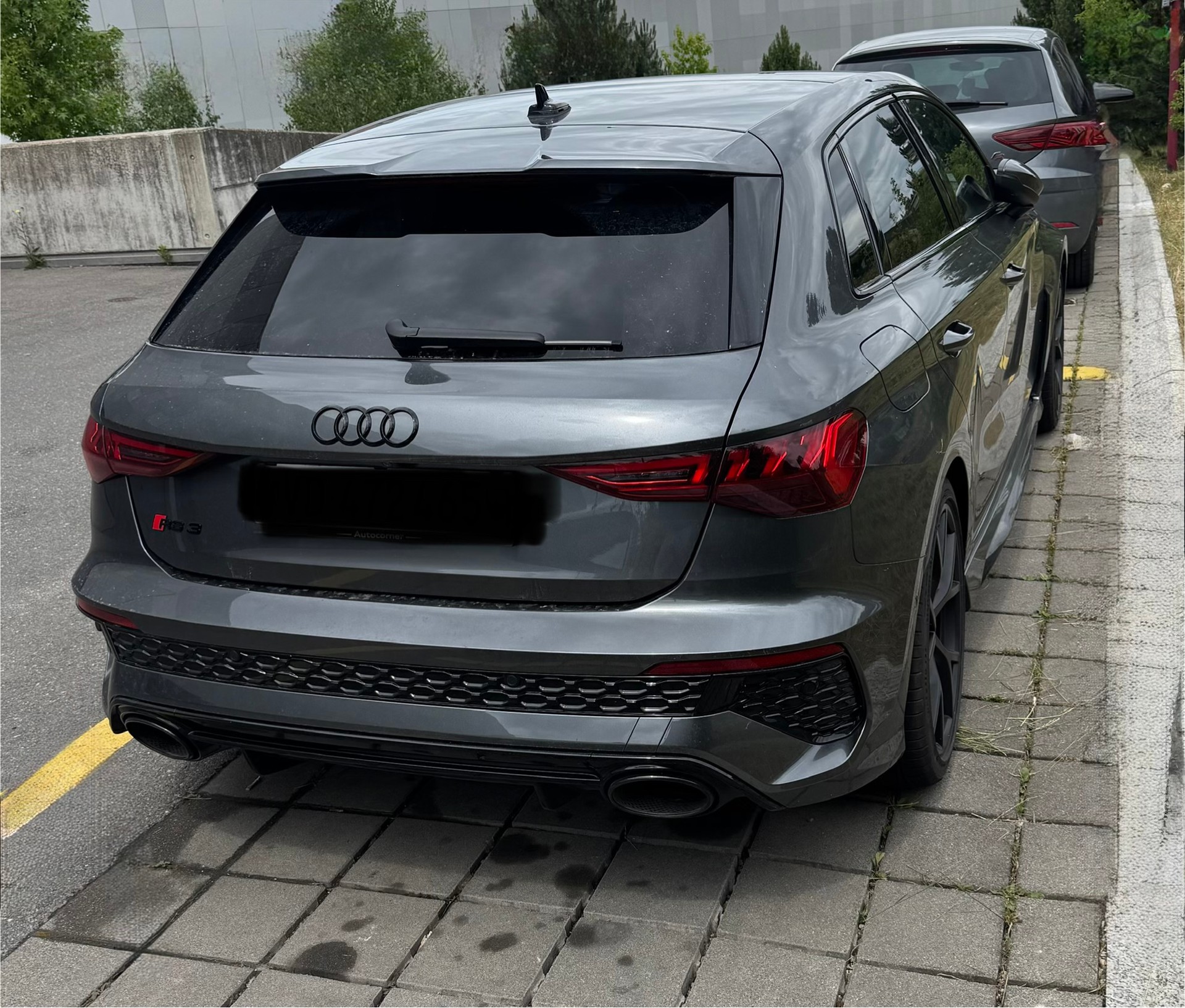 AUDI RS3 Sportback 2.5 TSI quattro S-tronic-image-2
