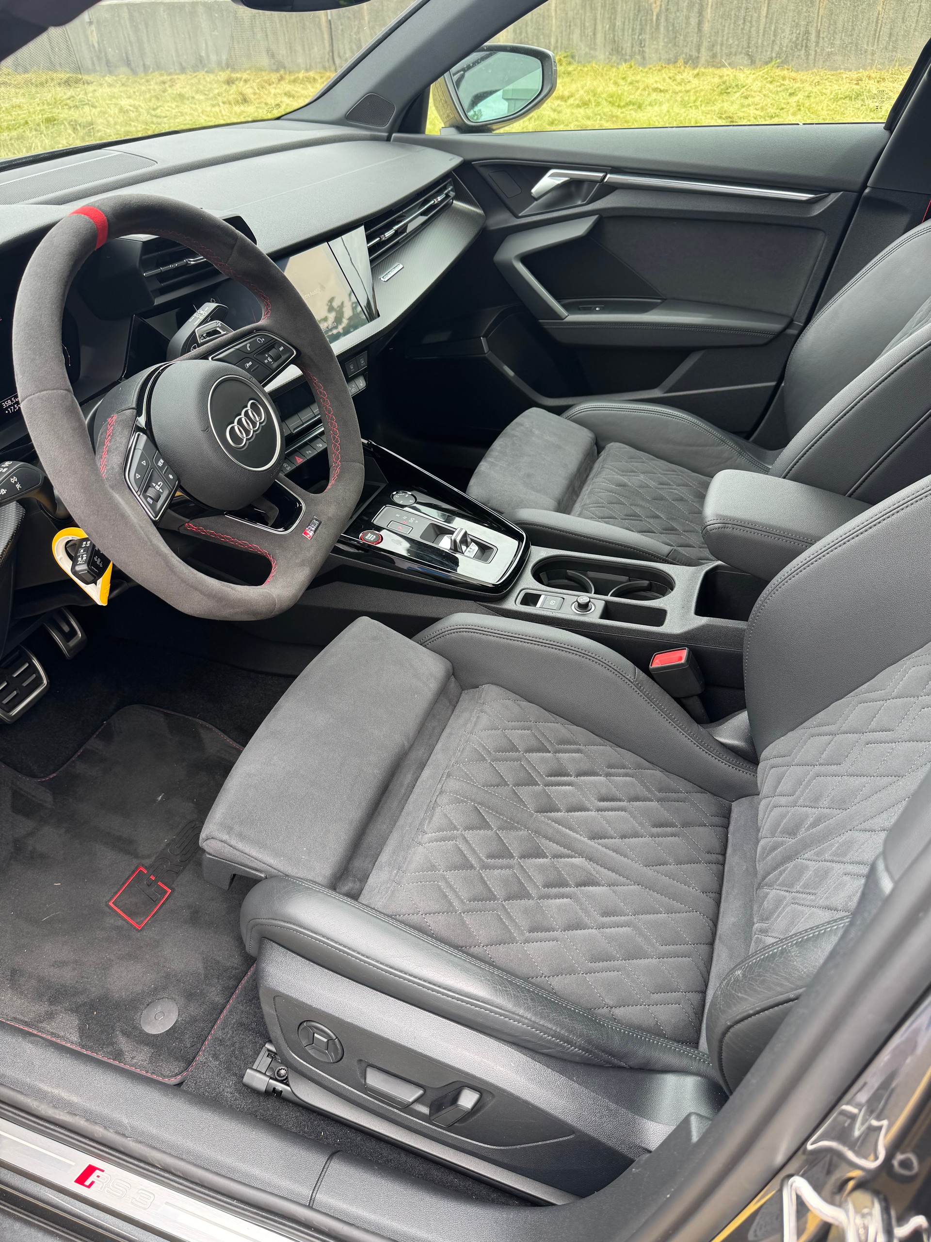 AUDI RS3 Sportback 2.5 TSI quattro S-tronic-image-4
