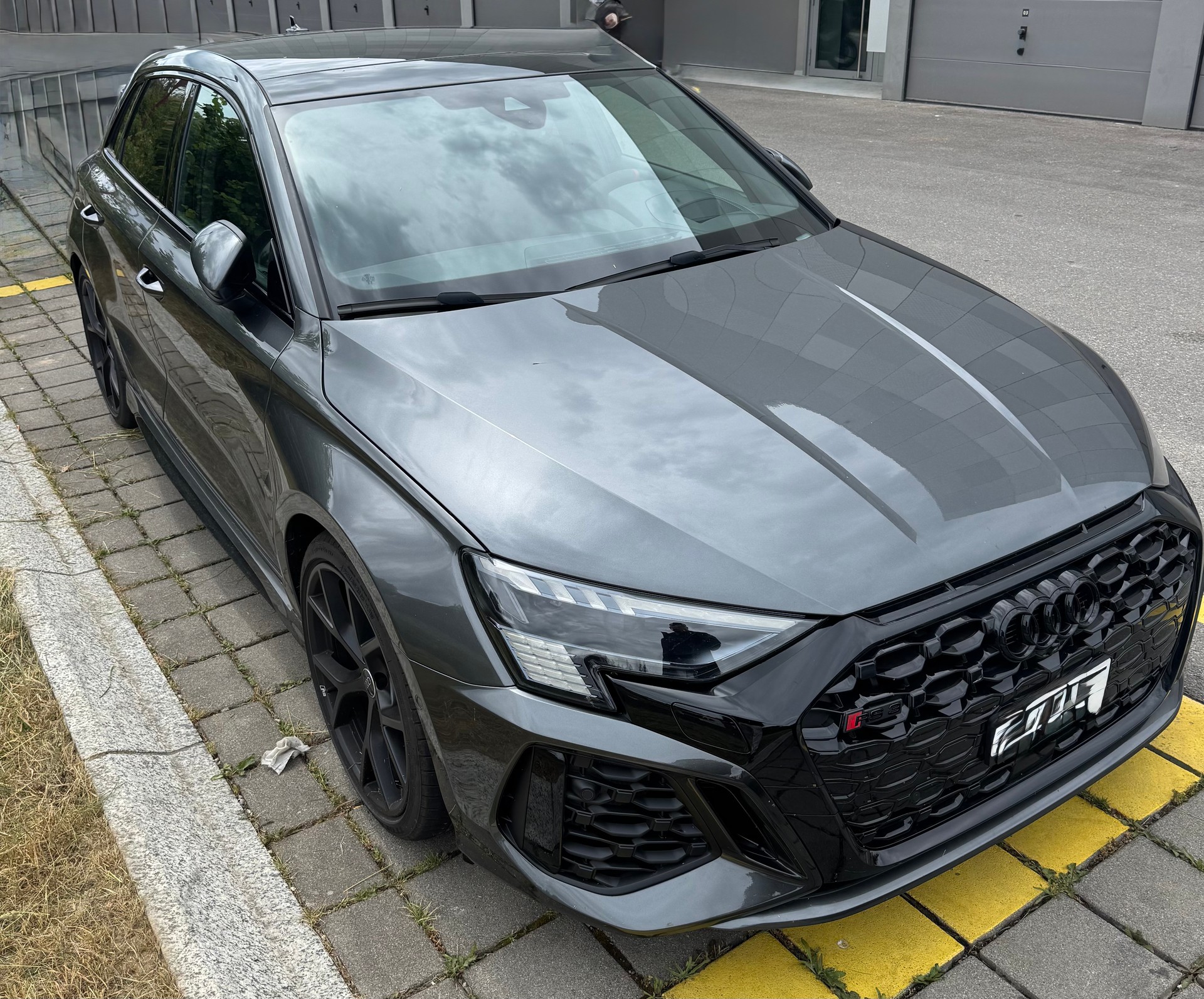 AUDI RS3 Sportback 2.5 TSI quattro S-tronic-image-0