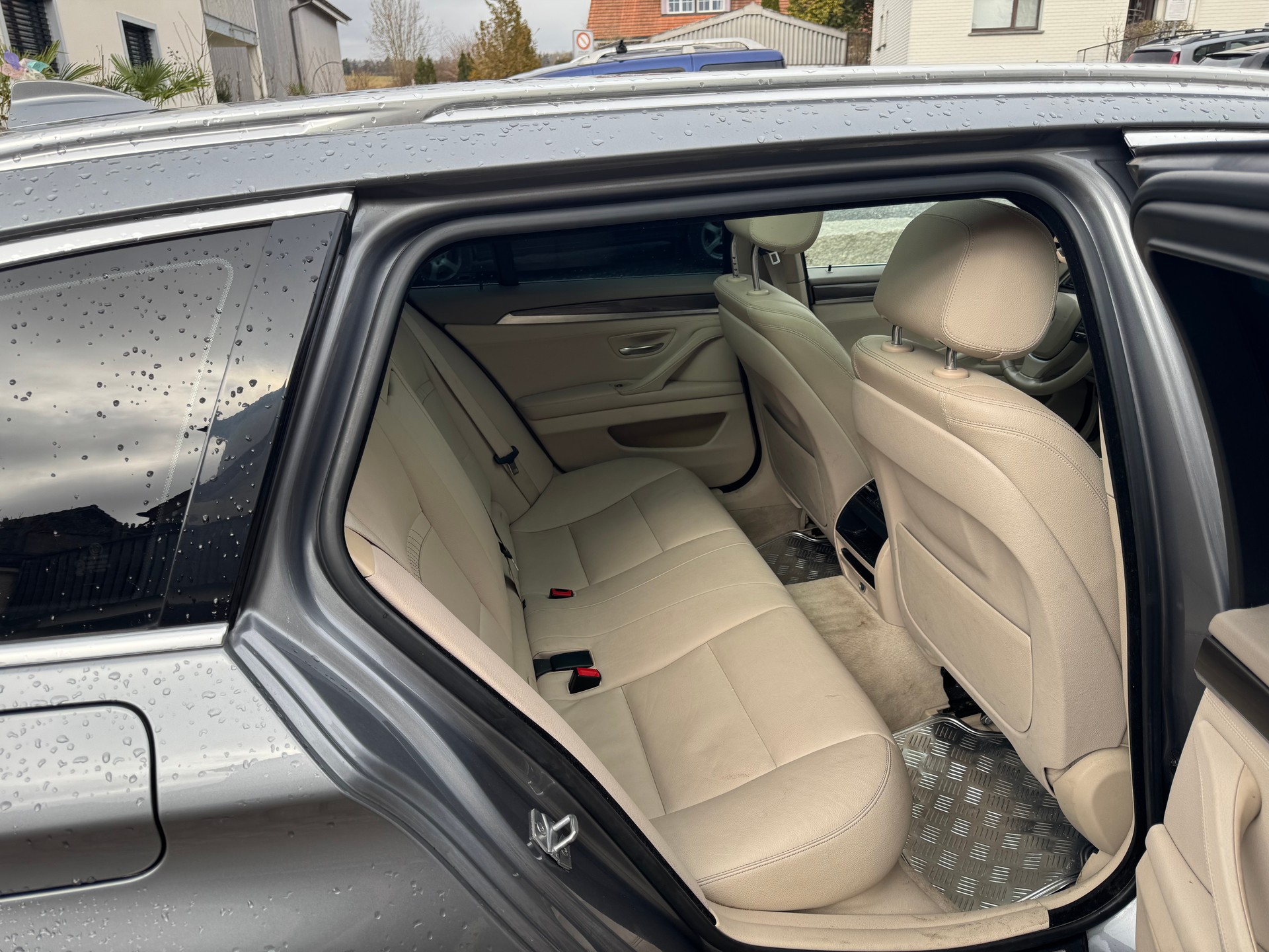 BMW 530d Touring xDrive Modern Line Steptronic-image-8