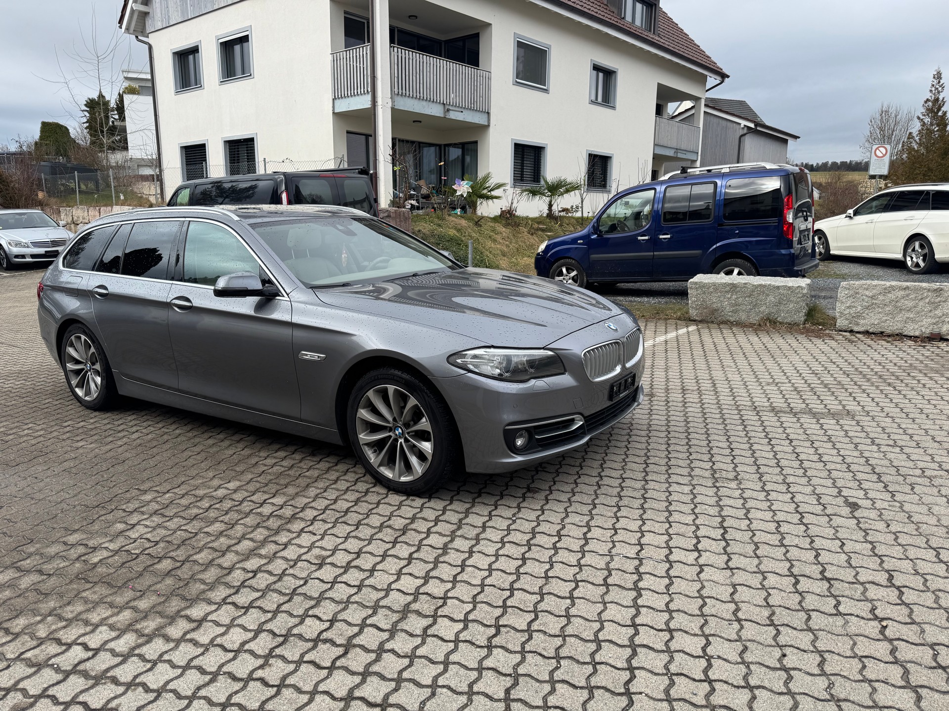 BMW 530d Touring xDrive Modern Line Steptronic-image-7