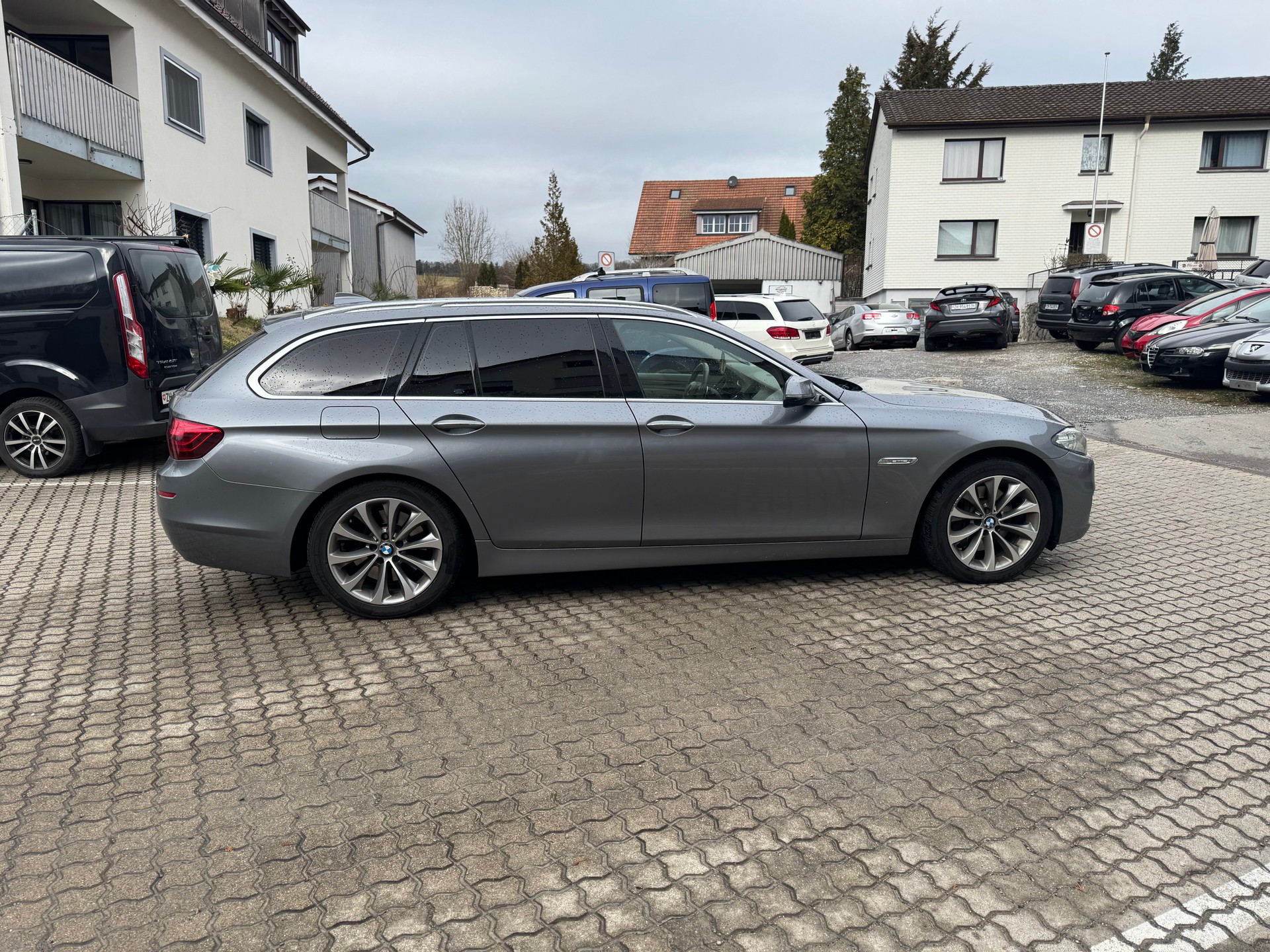 BMW 530d Touring xDrive Modern Line Steptronic-image-6