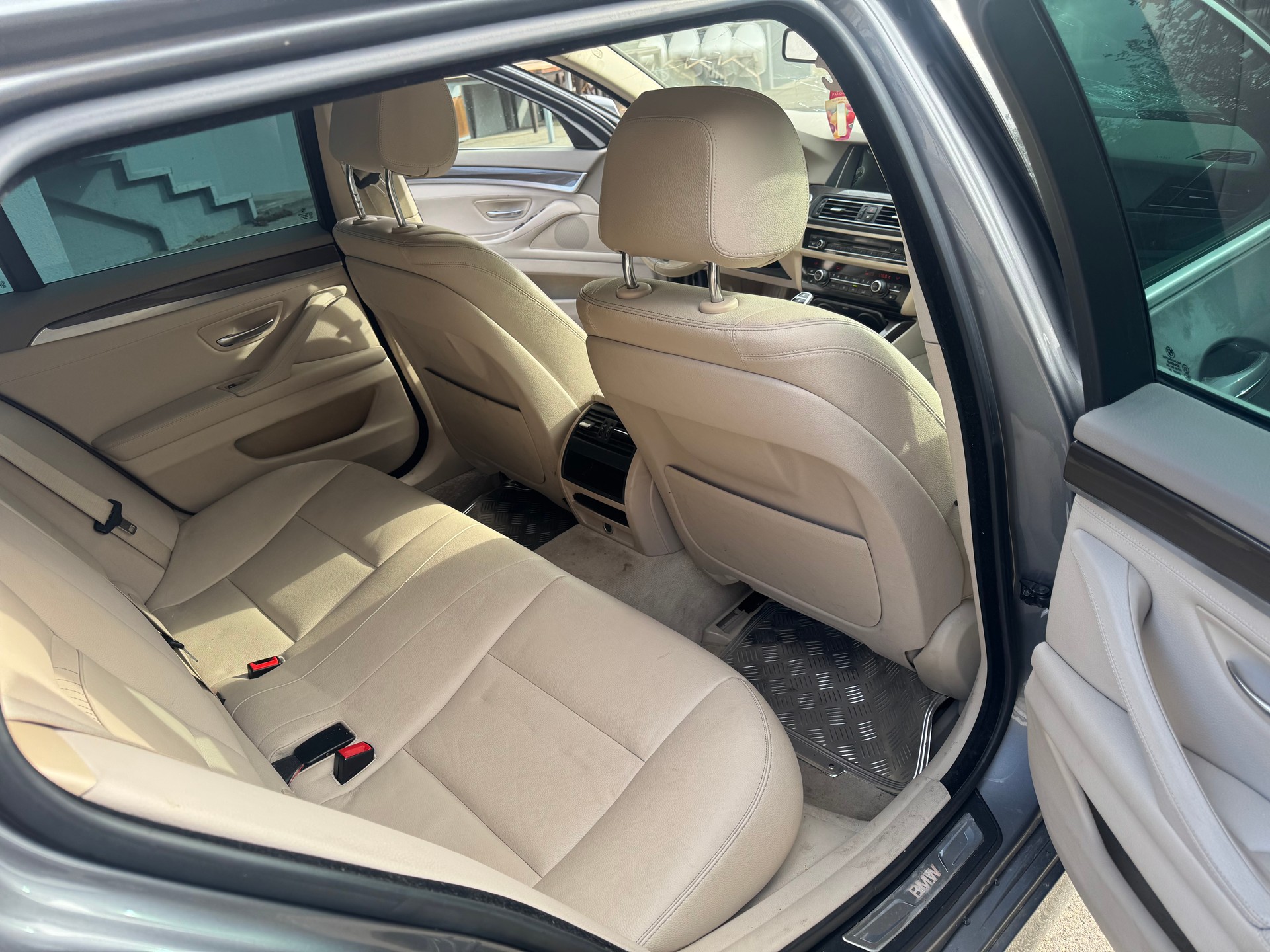 BMW 530d Touring xDrive Modern Line Steptronic-image-10