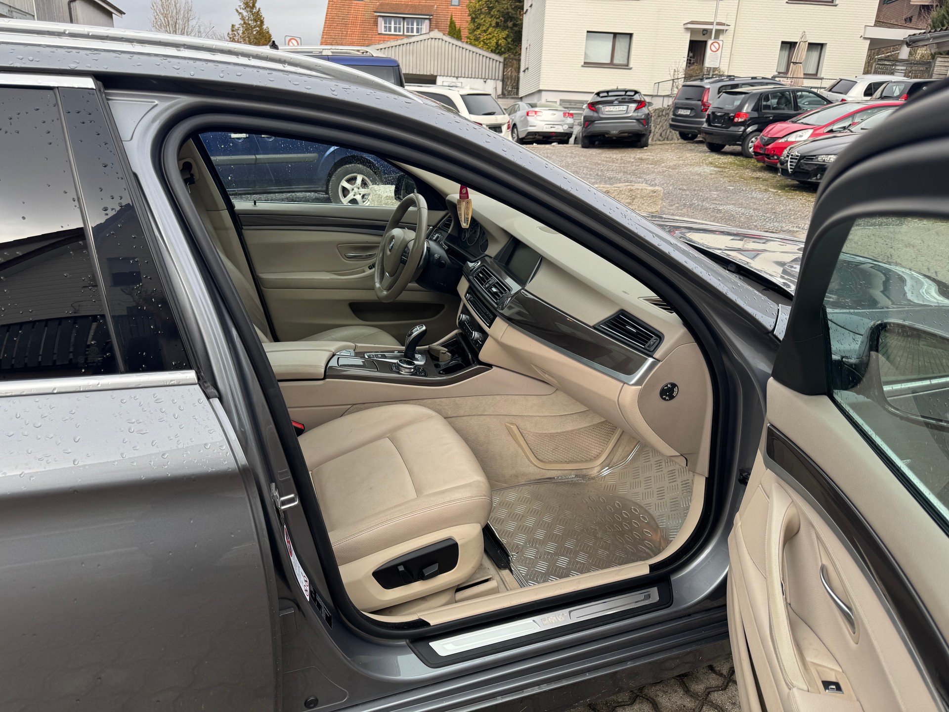 BMW 530d Touring xDrive Modern Line Steptronic-image-11