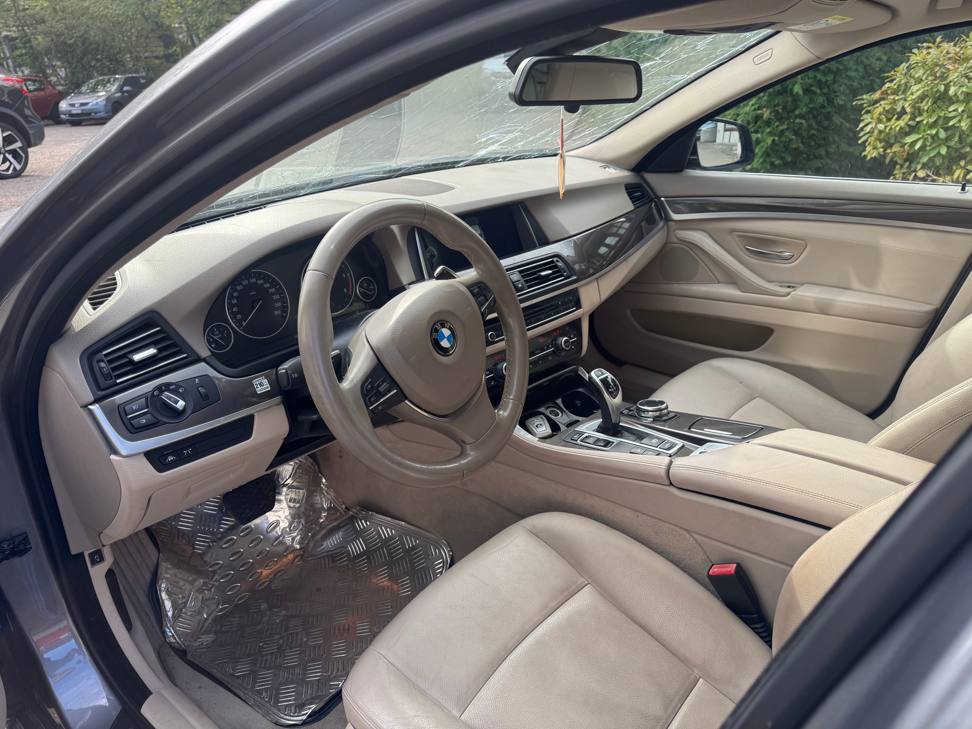 BMW 530d Touring xDrive Modern Line Steptronic-image-8