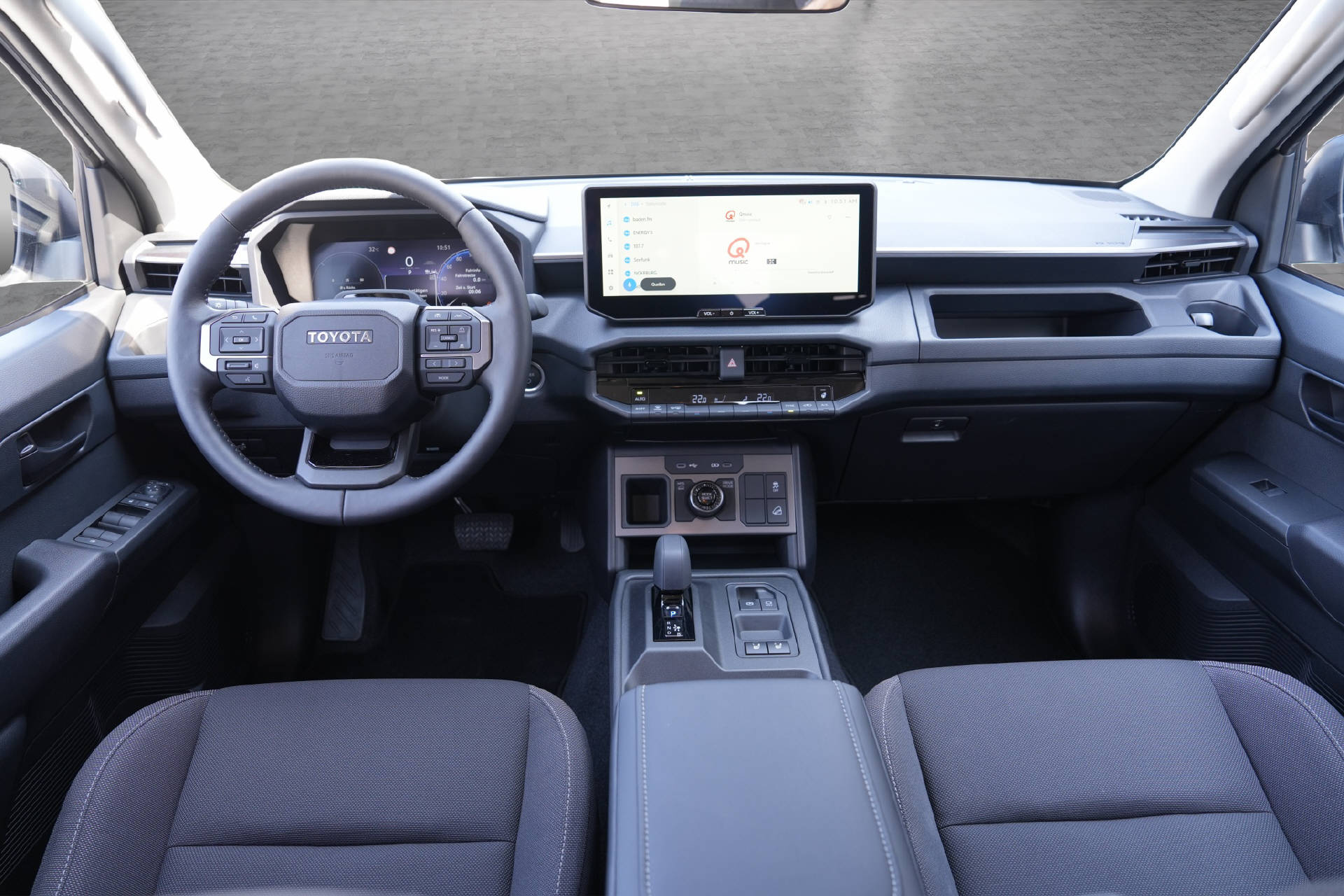 TOYOTA Hilux Double Cab.-Pick-up 59KWh Comfort-image-9