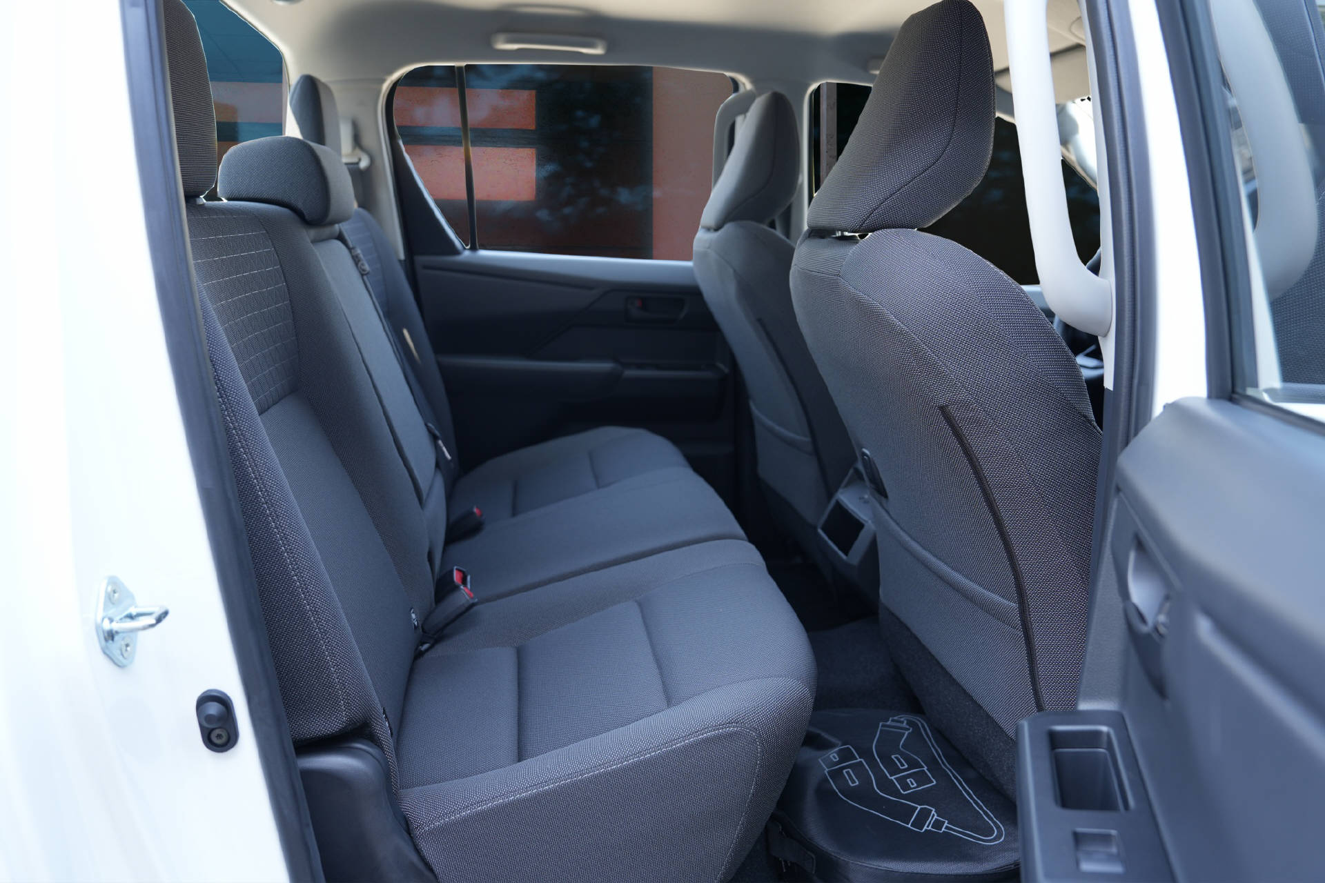TOYOTA Hilux Double Cab.-Pick-up 59KWh Comfort-image-8
