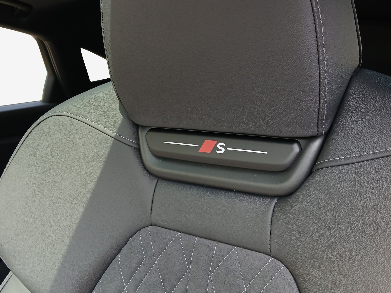 AUDI Q6 Sportback e-tron quattro-image-15