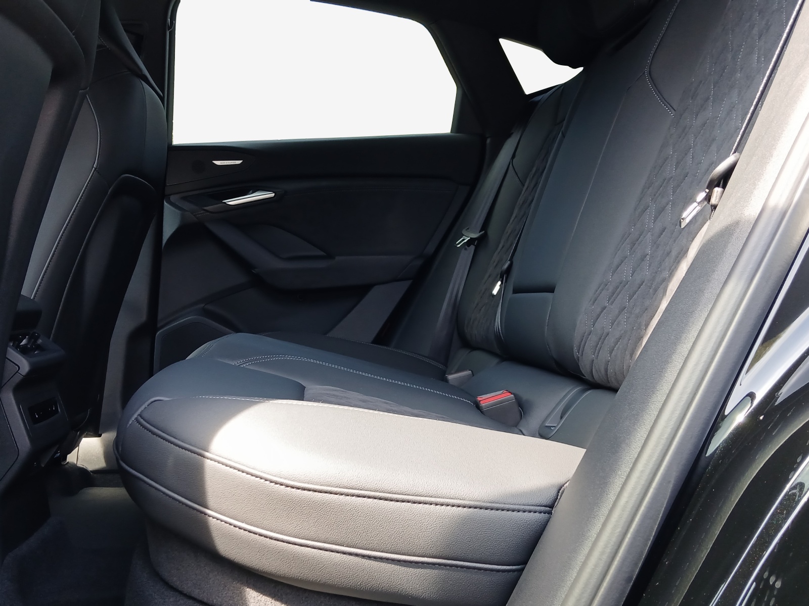 AUDI Q6 Sportback e-tron quattro-image-11