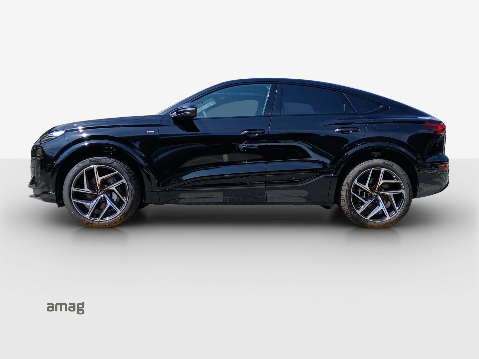 AUDI Q6 Sportback e-tron quattro-showroom-element-1