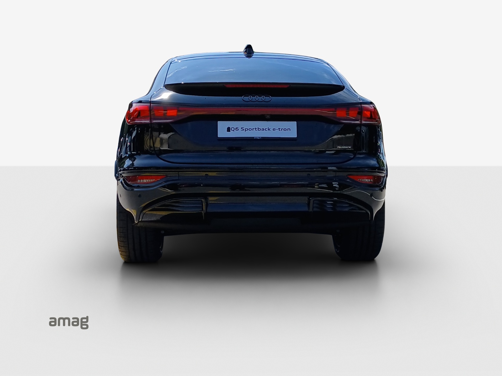 AUDI Q6 Sportback e-tron quattro-showroom-element-3