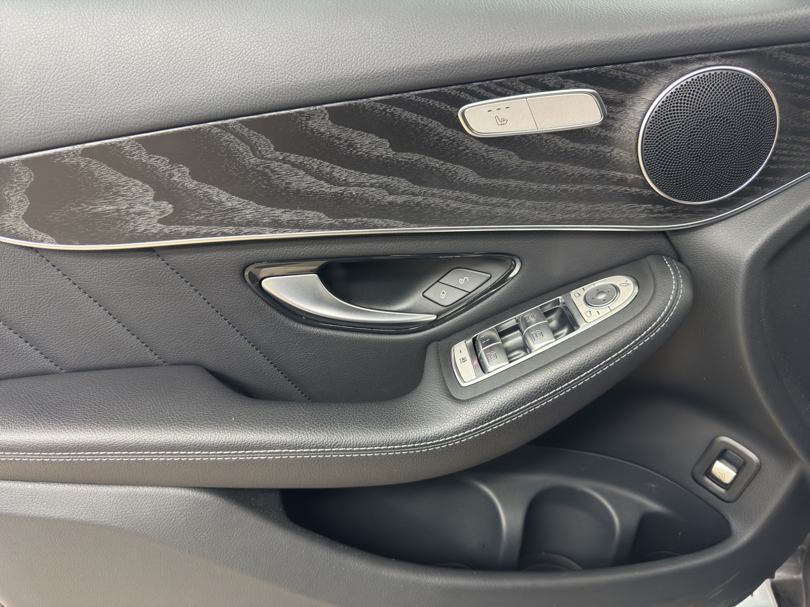 MERCEDES-BENZ GLC 220 d AMG Line 4Matic-image-12