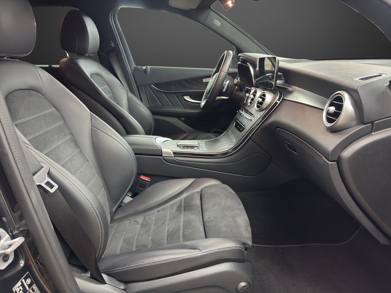 MERCEDES-BENZ GLC 220 d AMG Line 4Matic-image-11