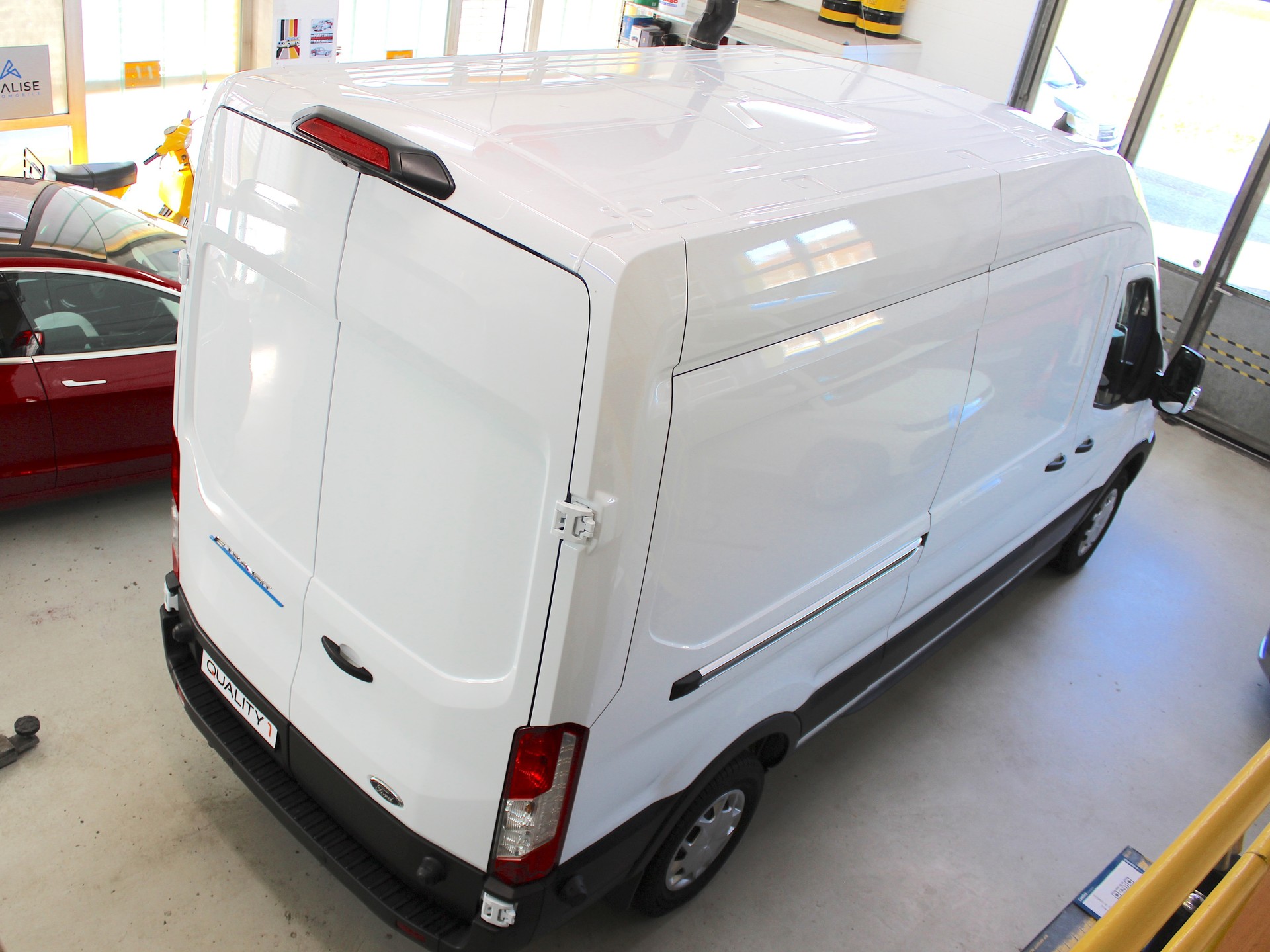 FORD E-Transit Van 350 L3 H3 Trend RWD 68kWh 💥 TOP Ausstattung 💥 Lieferung möglich-showroom-element-2