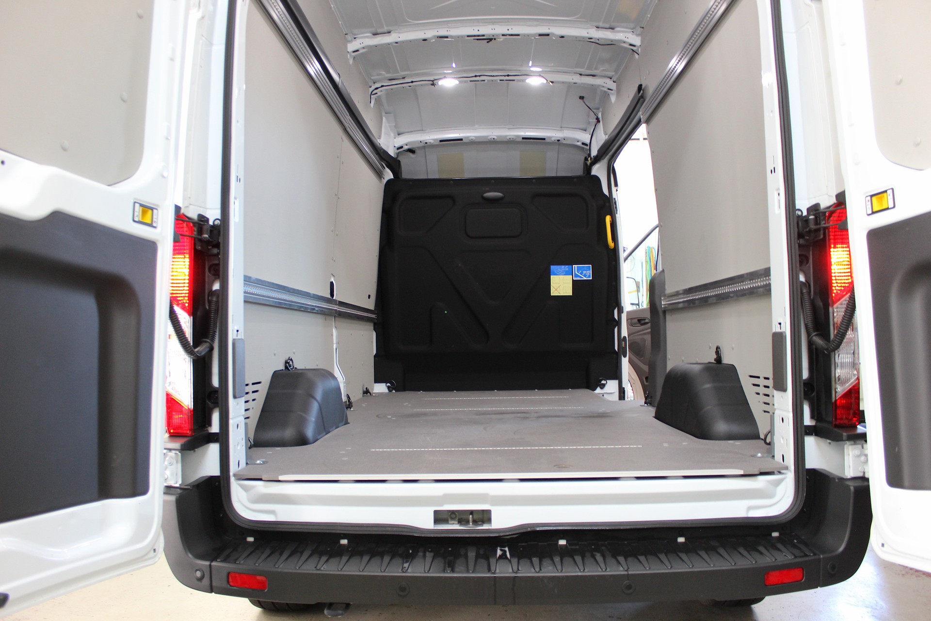 FORD E-Transit Van 350 L3 H3 Trend RWD 68kWh 💥 TOP Ausstattung 💥 Lieferung möglich-image-17