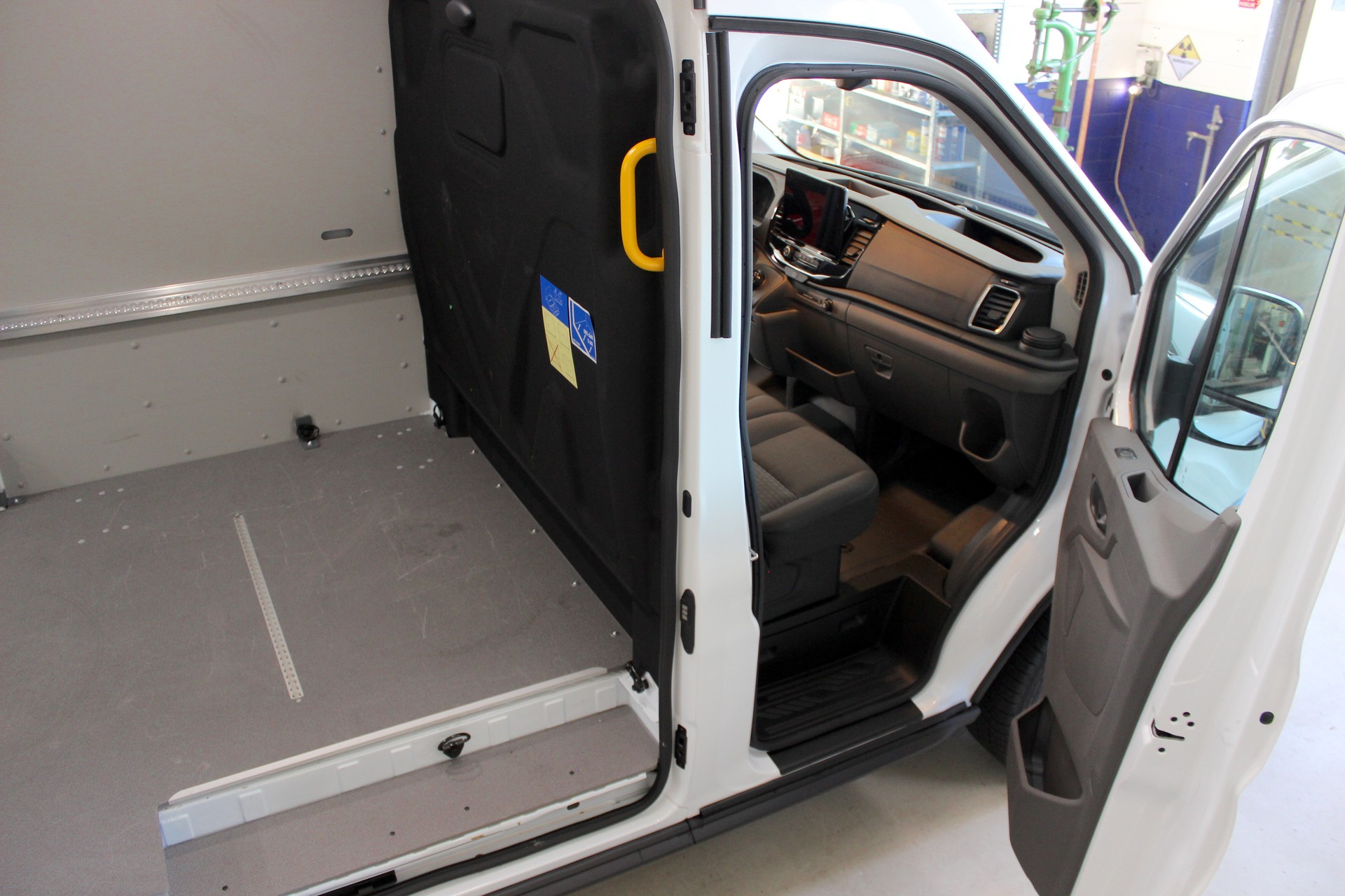 FORD E-Transit Van 350 L3 H3 Trend RWD 68kWh 💥 TOP Ausstattung 💥 Lieferung möglich-image-20