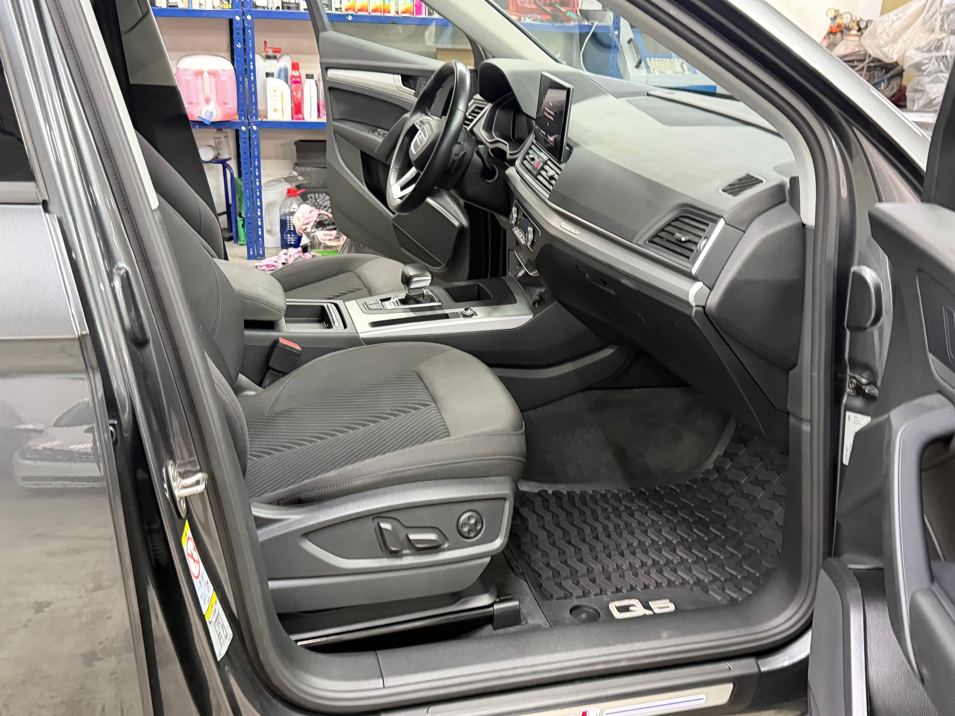 AUDI Q5 Sportback 40 TDI S line quattro S-tronic-image-14
