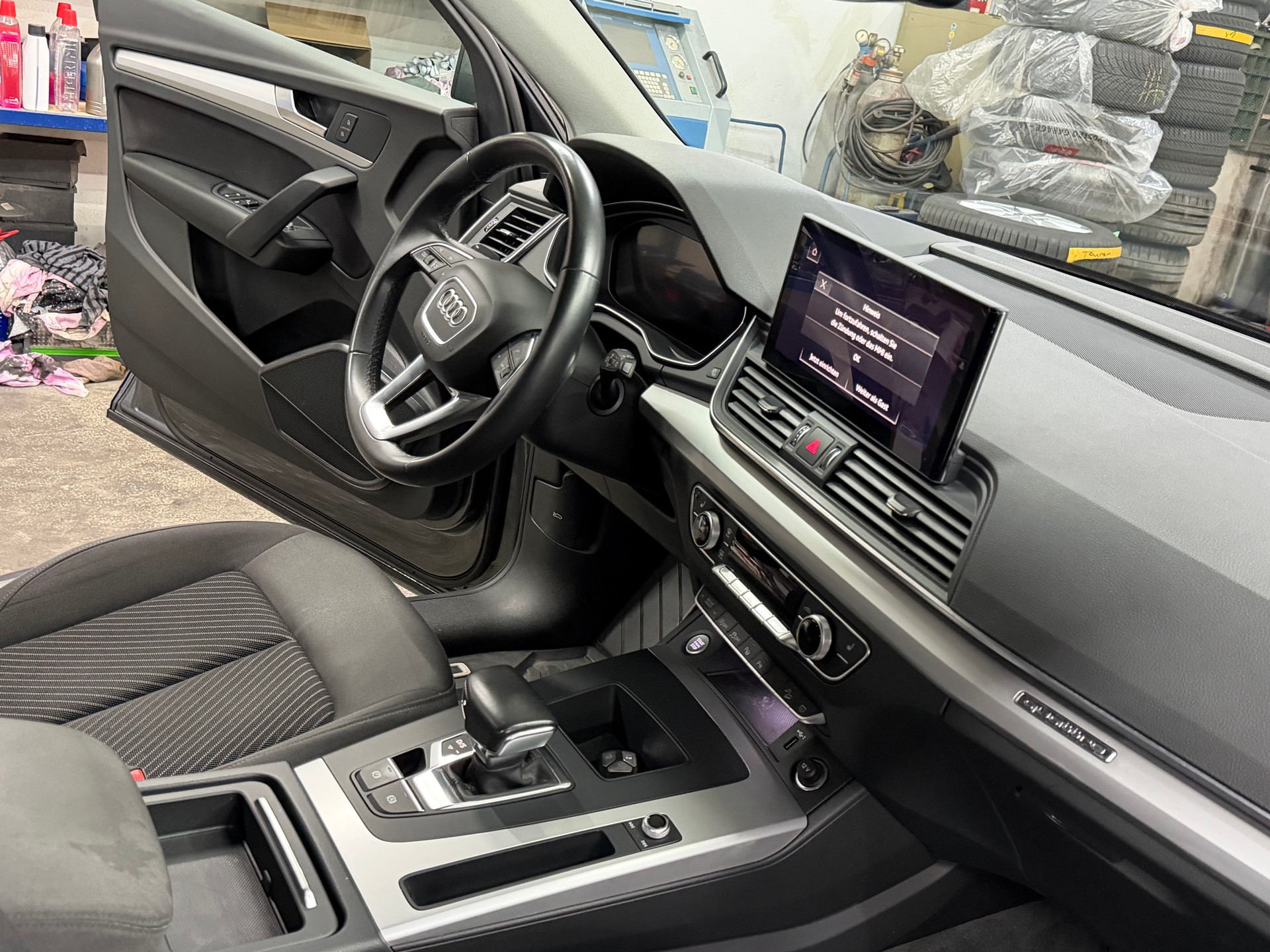 AUDI Q5 Sportback 40 TDI S line quattro S-tronic-image-13