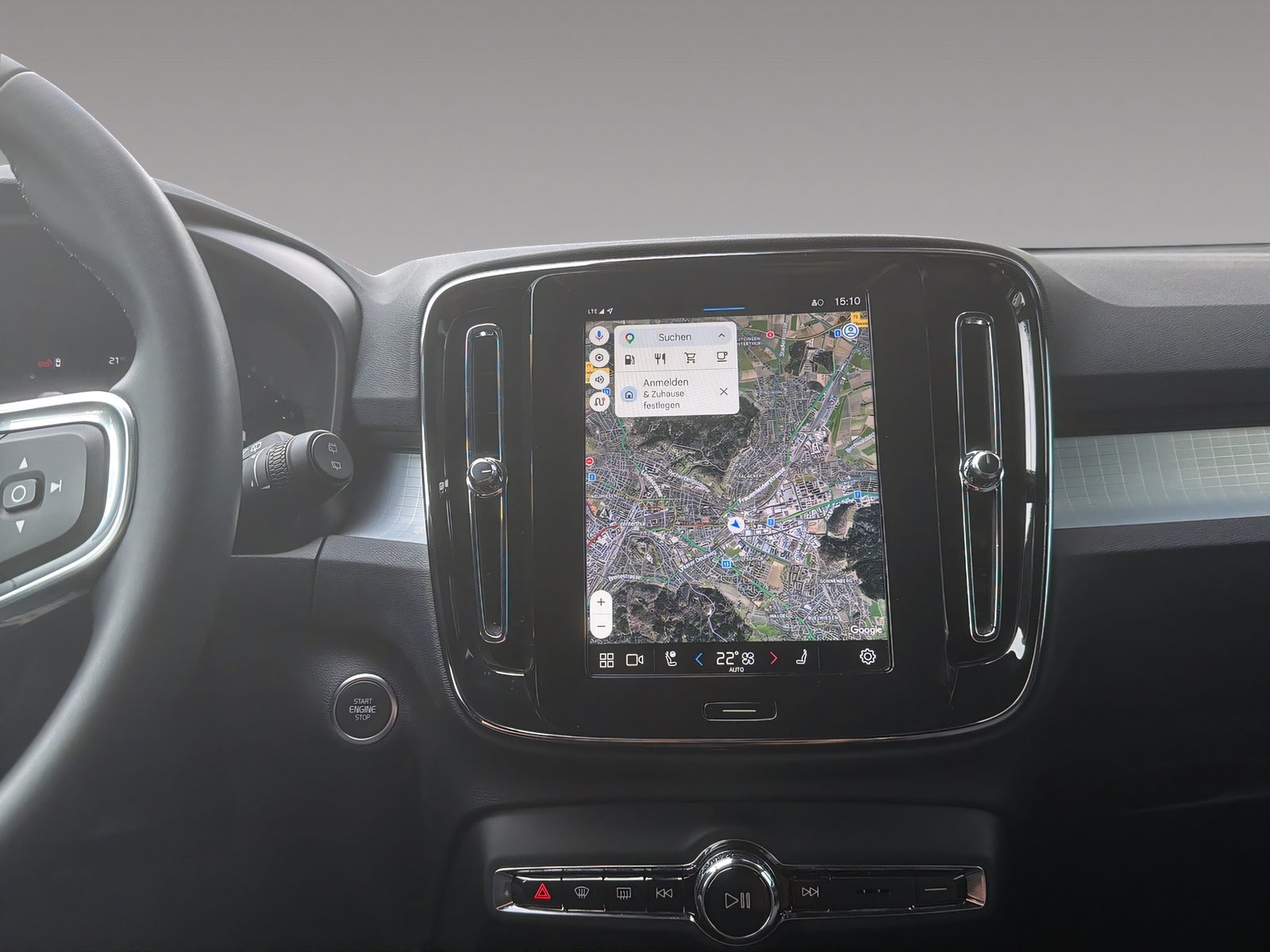 VOLVO XC40 2.0 B4 MH Plus Dark-image-12
