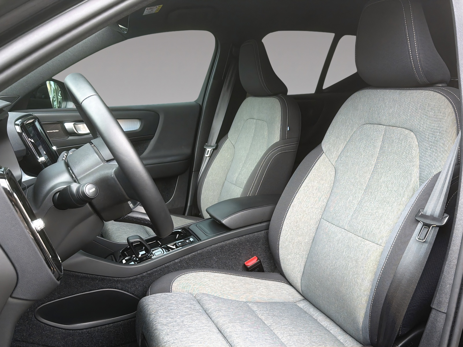 VOLVO XC40 2.0 B4 MH Plus Dark-image-5