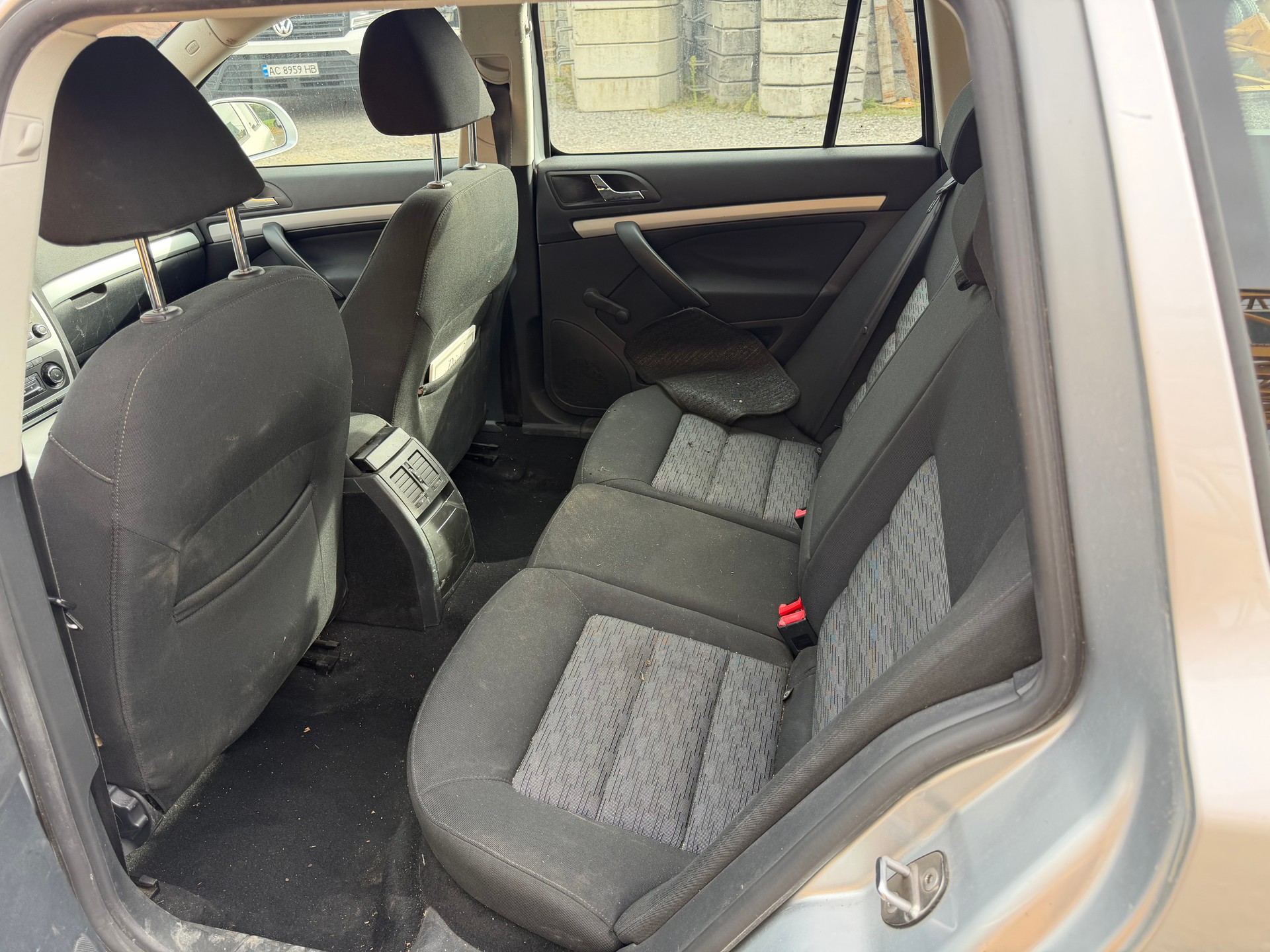 SKODA Octavia Combi 1.8 TSI Adventure 4x4-image-4