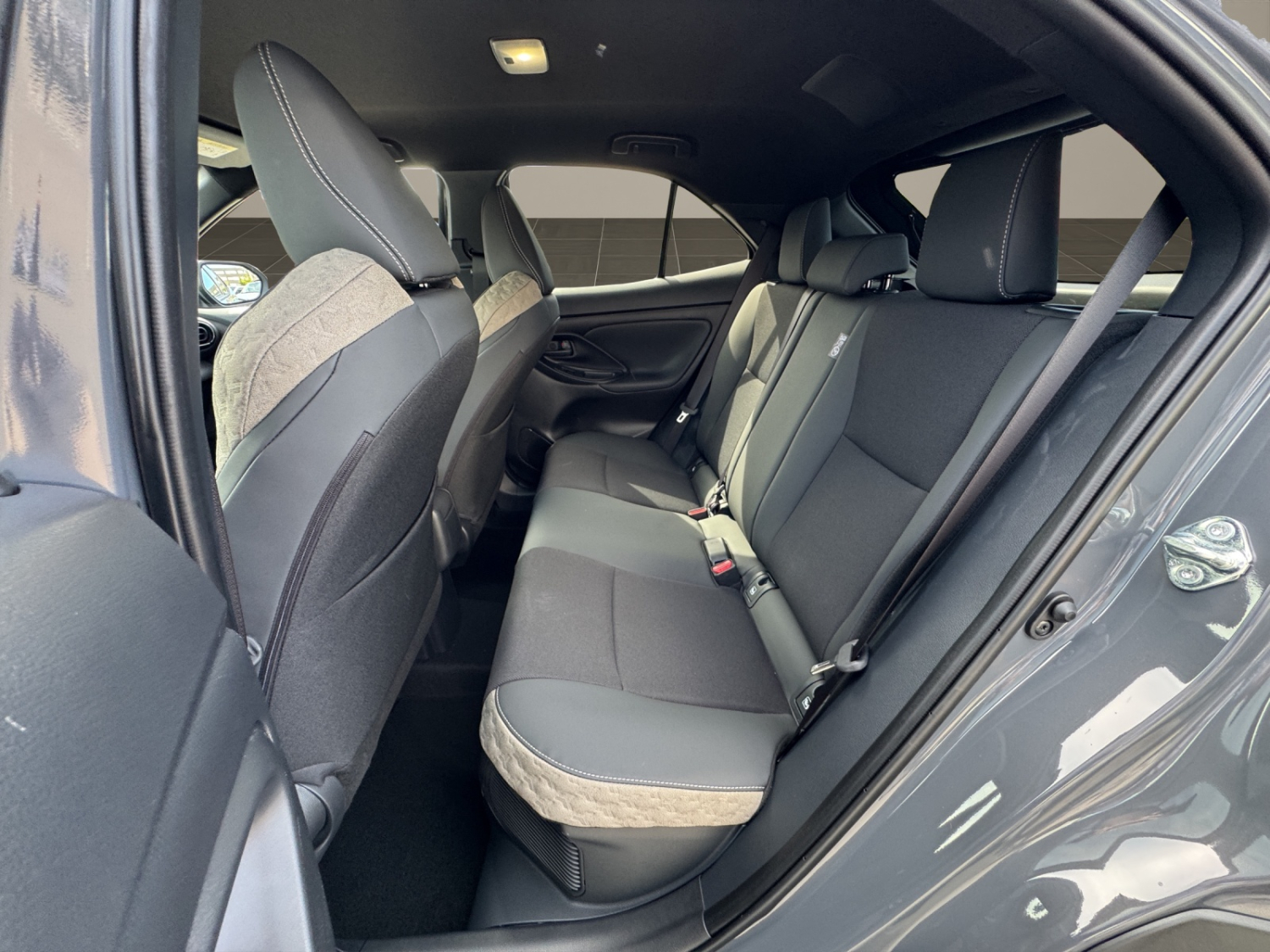 TOYOTA Yaris Cross 1.5 VVT-i HSD Premium AWD-i-image-18