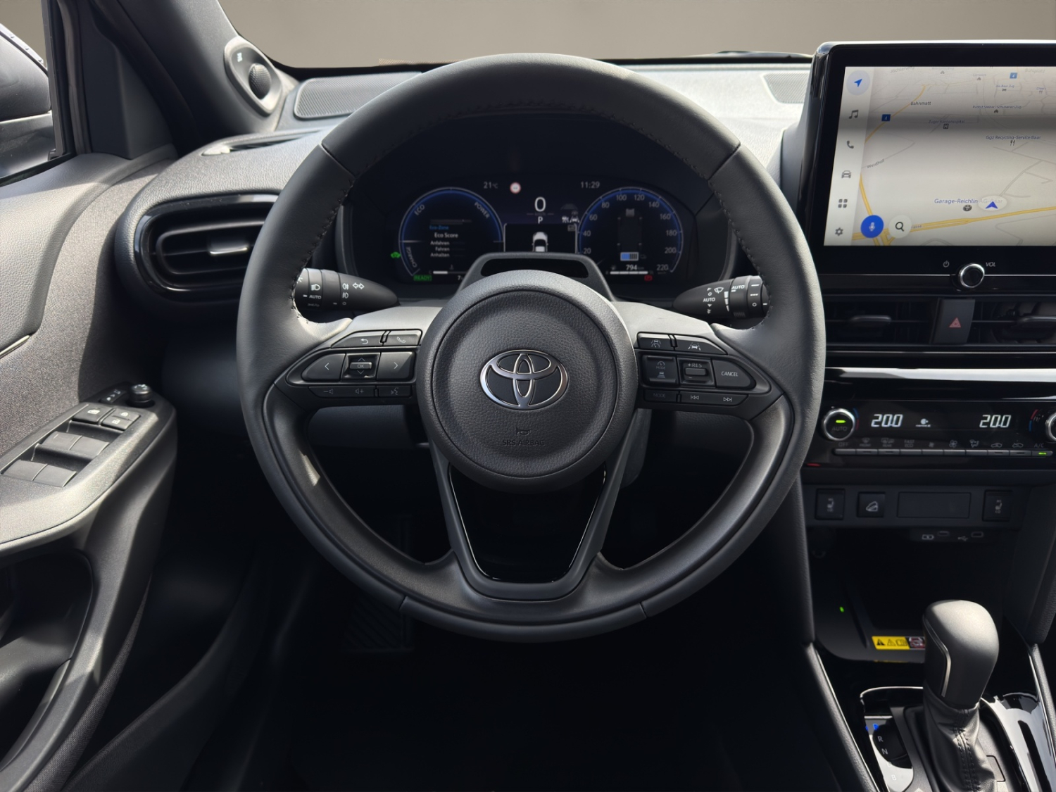 TOYOTA Yaris Cross 1.5 VVT-i HSD Premium AWD-i-image-9