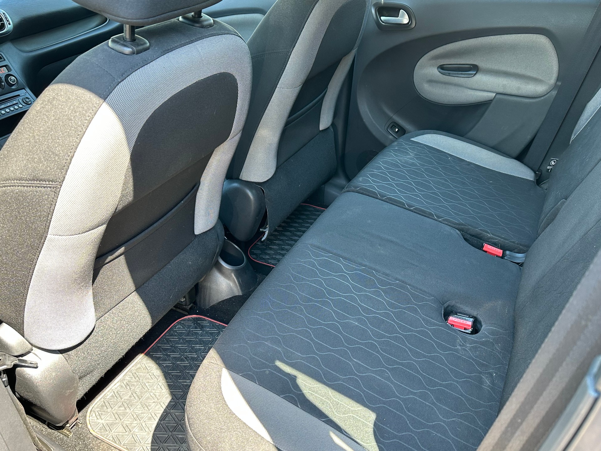 CITROEN C3 Picasso 1.6i 16V Séduction EGS6-image-12