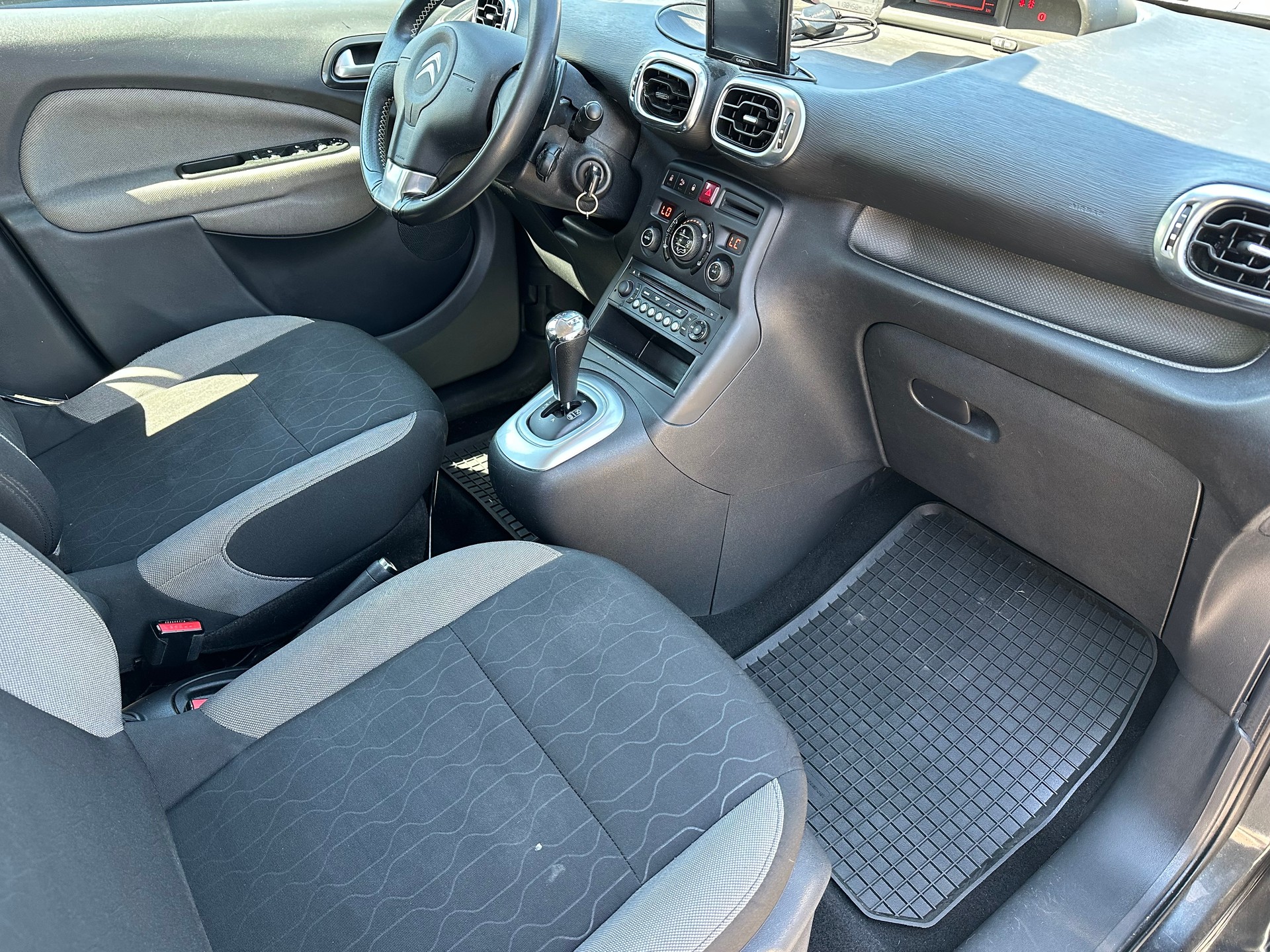 CITROEN C3 Picasso 1.6i 16V Séduction EGS6-image-10