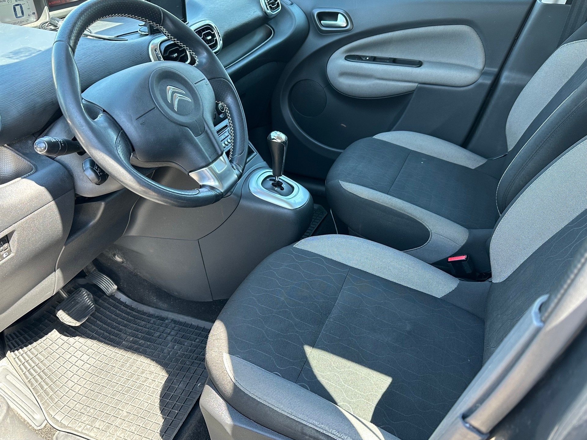 CITROEN C3 Picasso 1.6i 16V Séduction EGS6-image-9