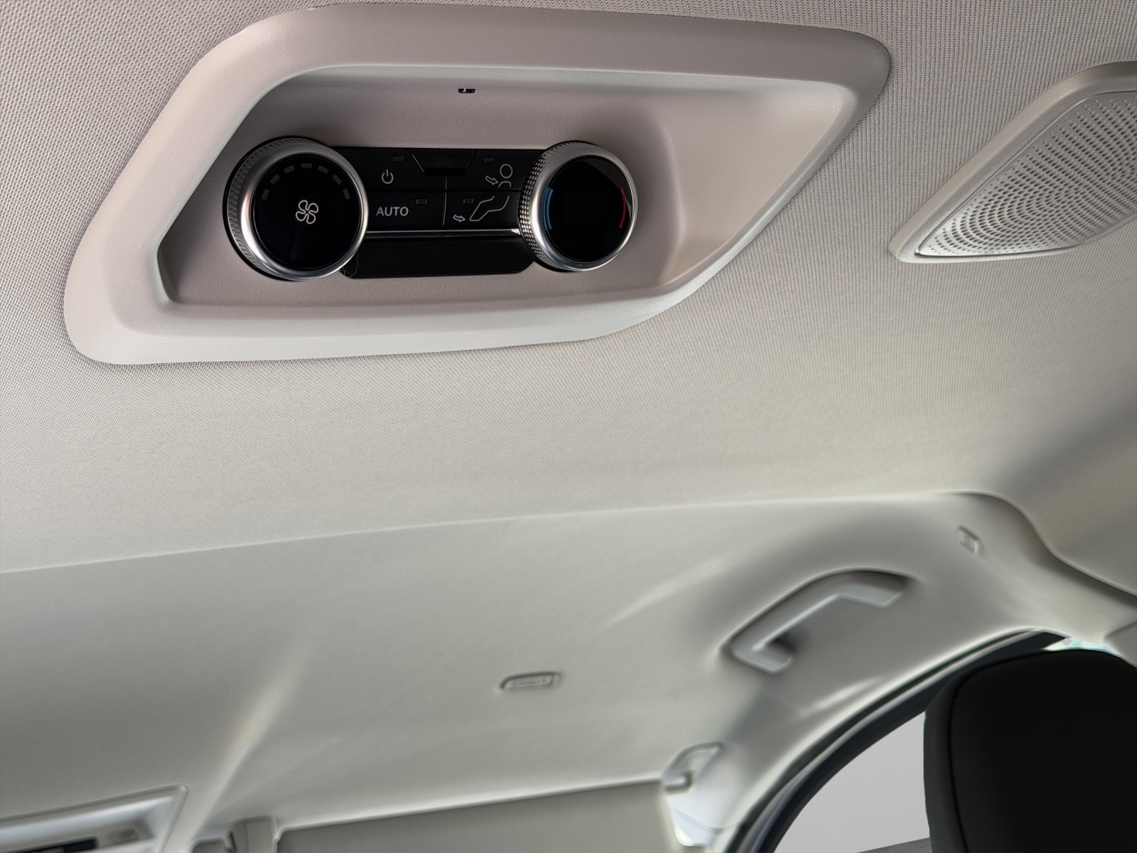 FORD Tourneo C Bus 320 L1 2.0 EcoBlue 170 Titanium X 4x4-image-13