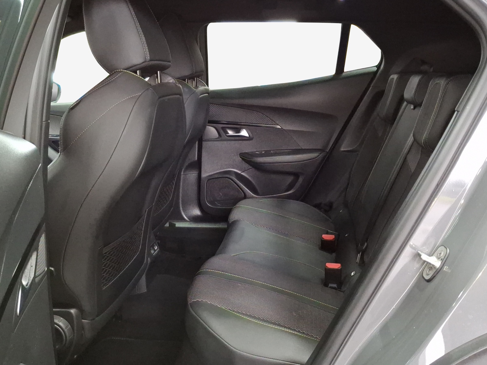 PEUGEOT 2008 1.2 145 MHEV GT-image-11