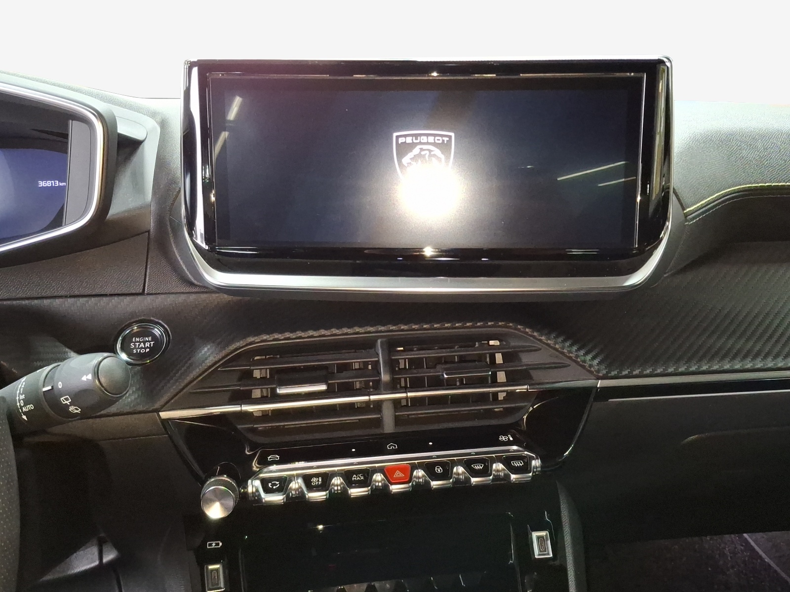 PEUGEOT 2008 1.2 145 MHEV GT-image-9
