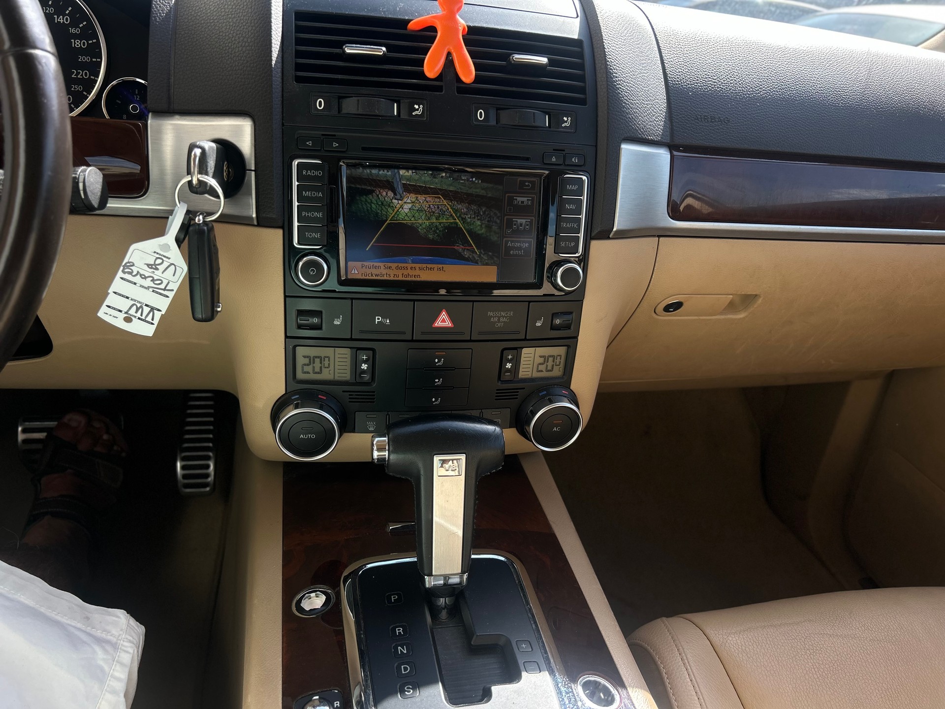 VW Touareg 4.2 V8 FSI Automatic-image-9