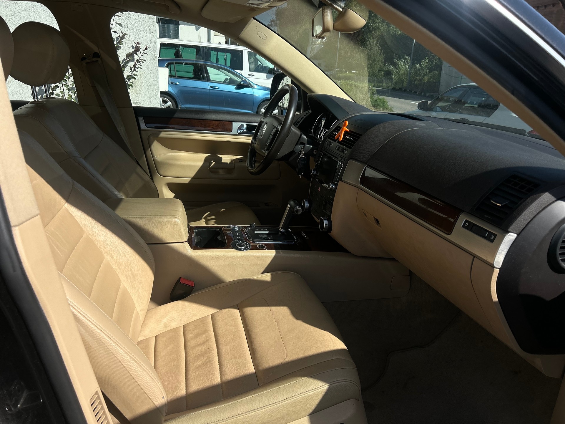 VW Touareg 4.2 V8 FSI Automatic-image-8