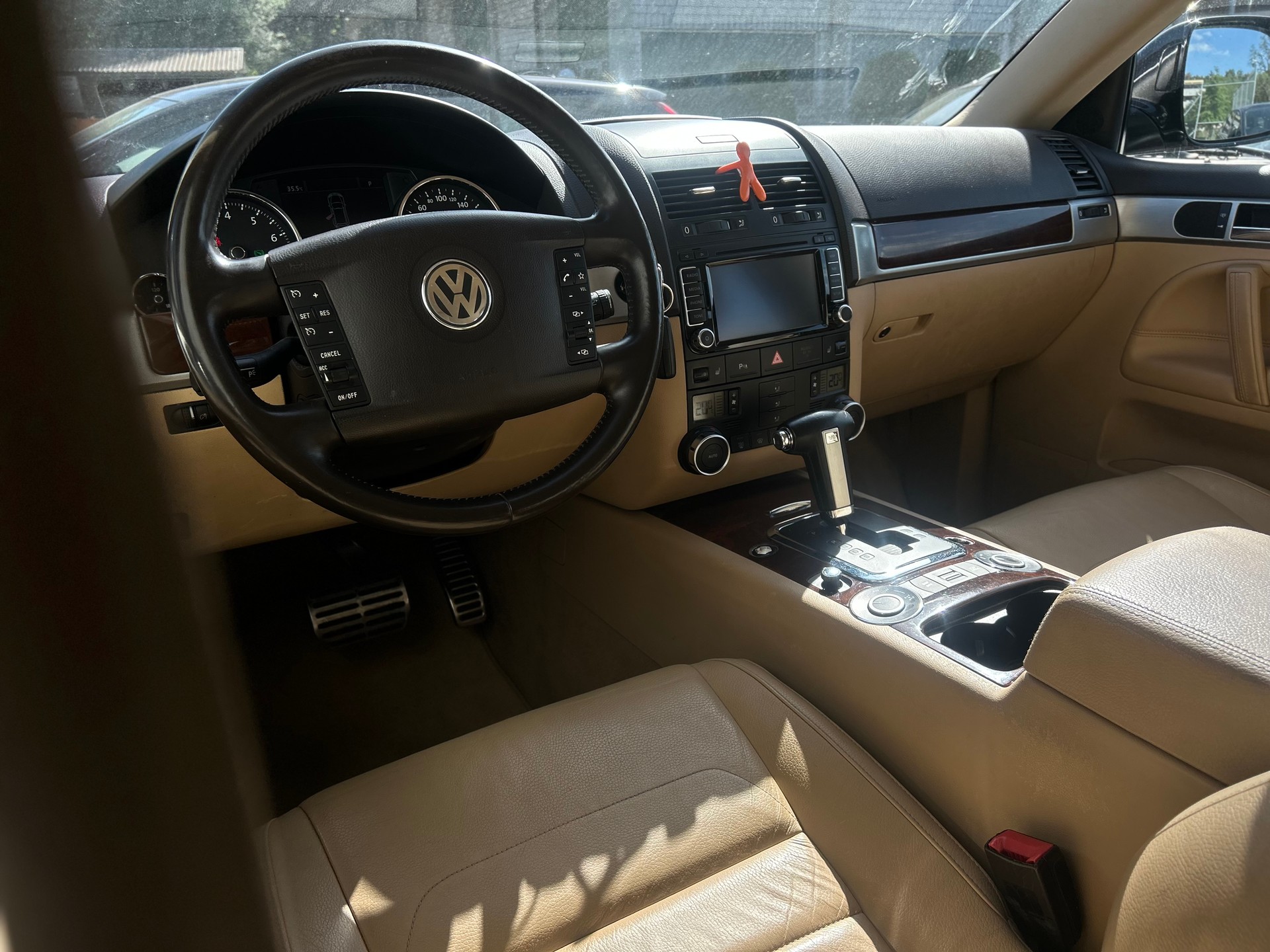 VW Touareg 4.2 V8 FSI Automatic-image-6