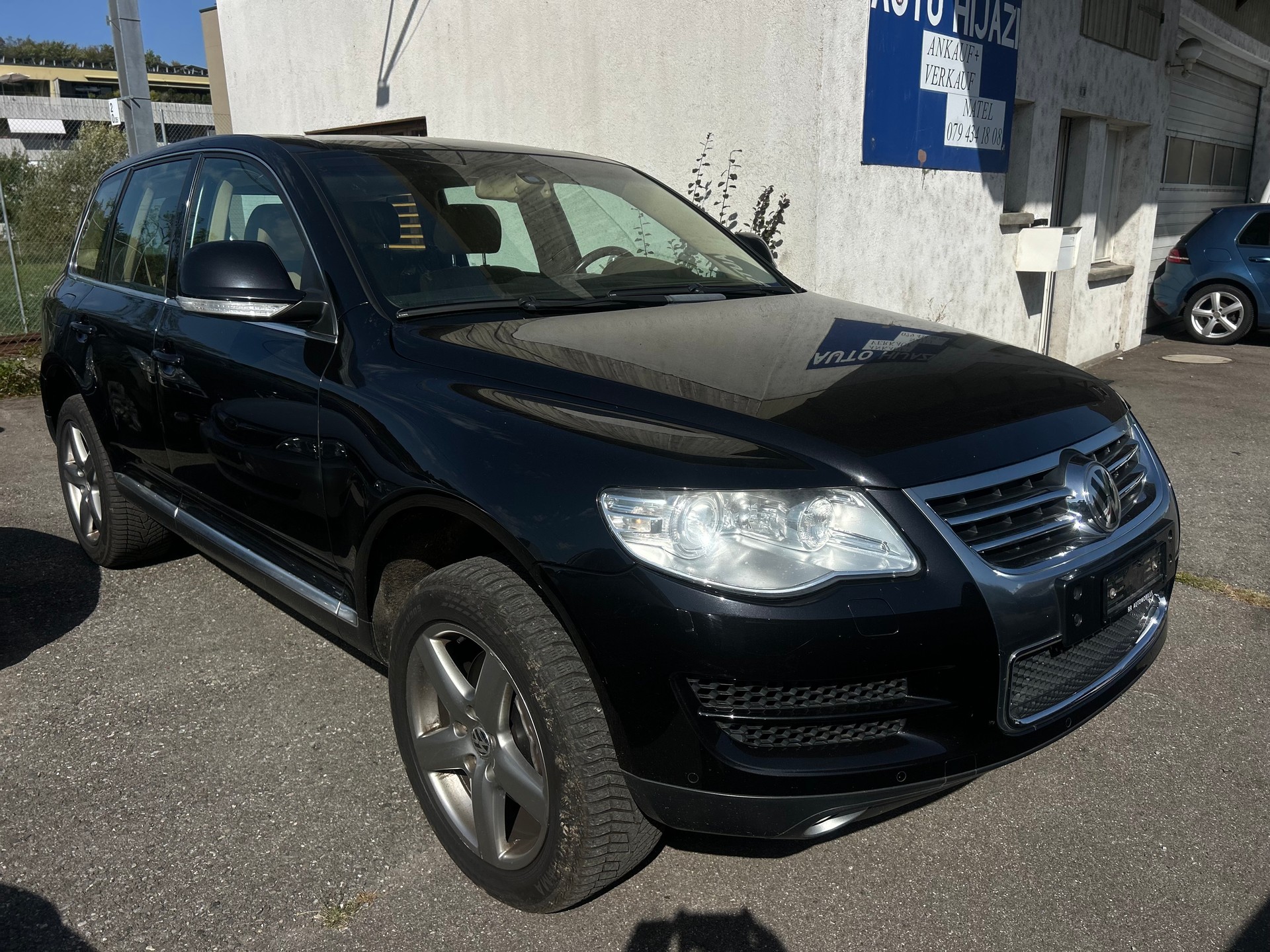 VW Touareg 4.2 V8 FSI Automatic-image-1