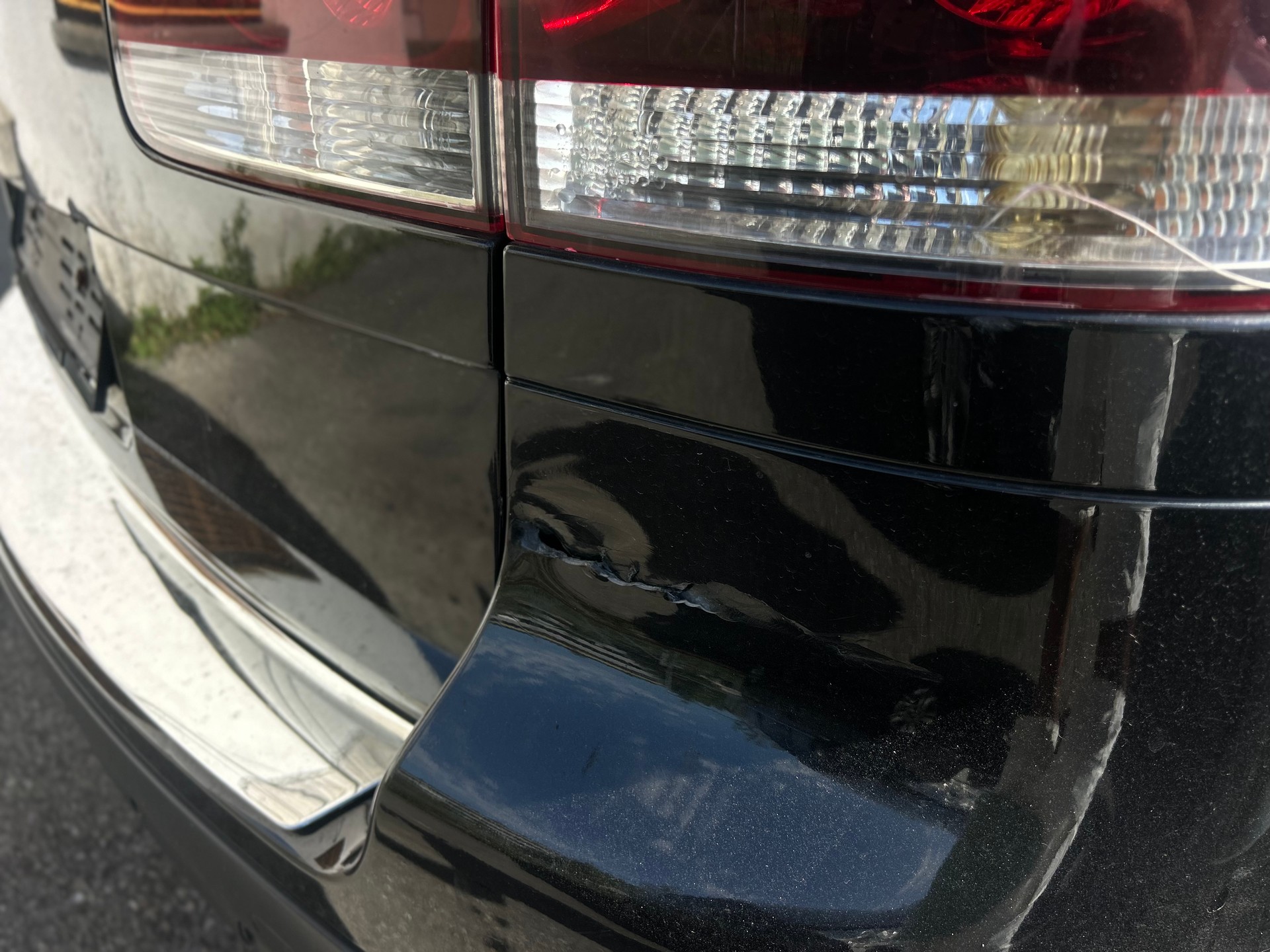 VW Touareg 4.2 V8 FSI Automatic-image-5