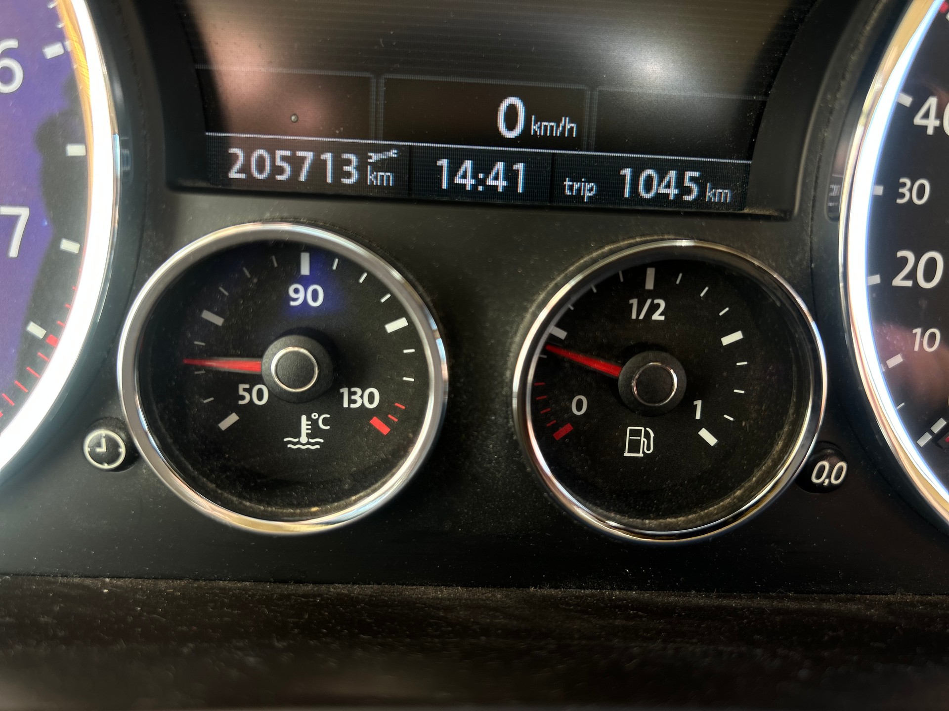 VW Touareg 4.2 V8 FSI Automatic-image-10