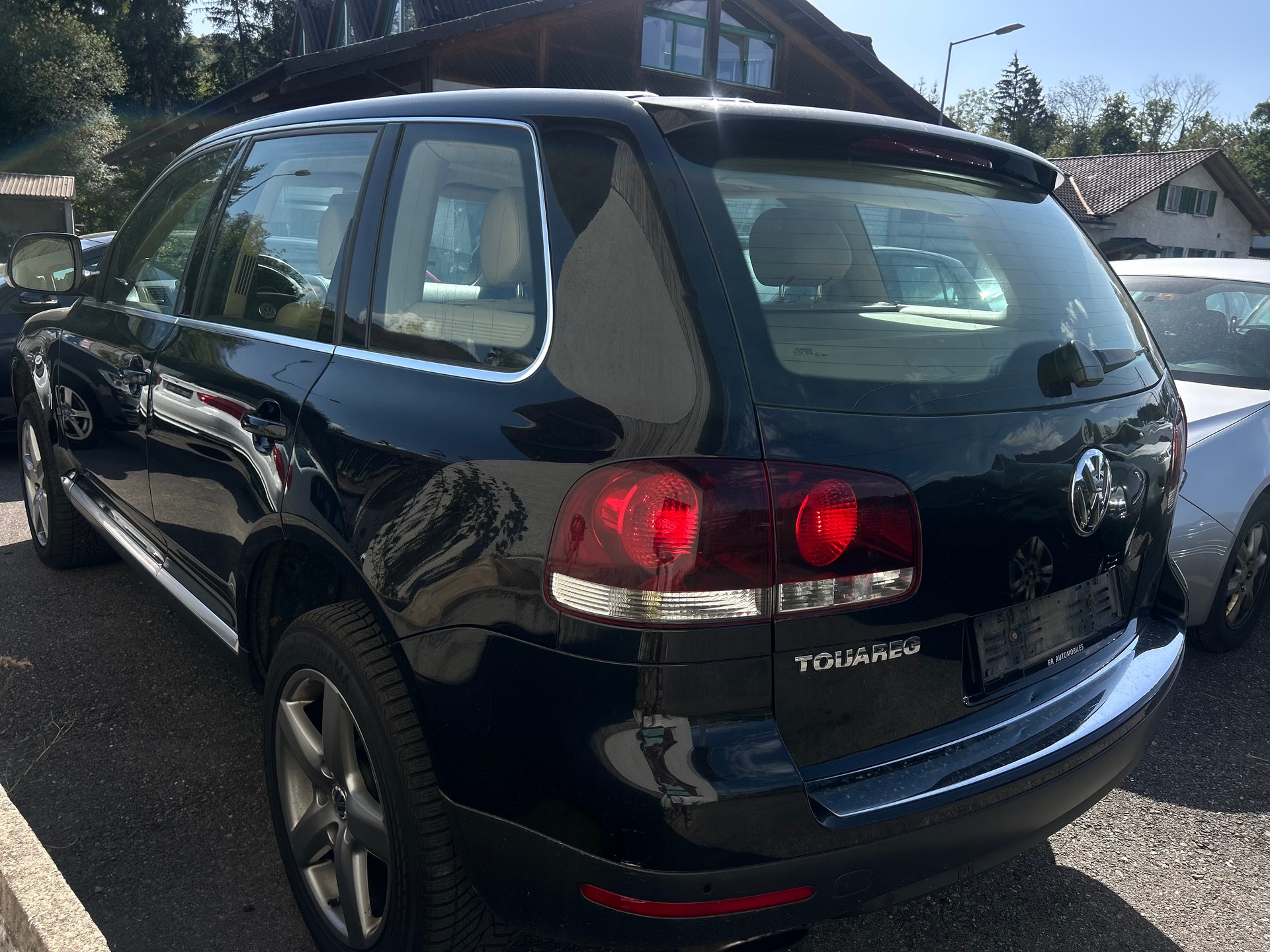 VW Touareg 4.2 V8 FSI Automatic-image-2