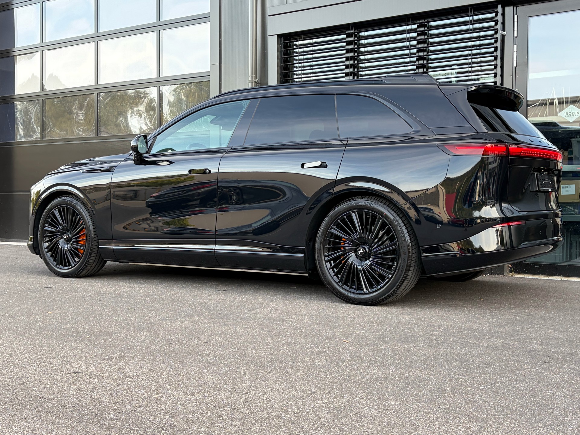 XPENG G9 93kWh Performance AWD Black Edition Paket-showroom-element-1