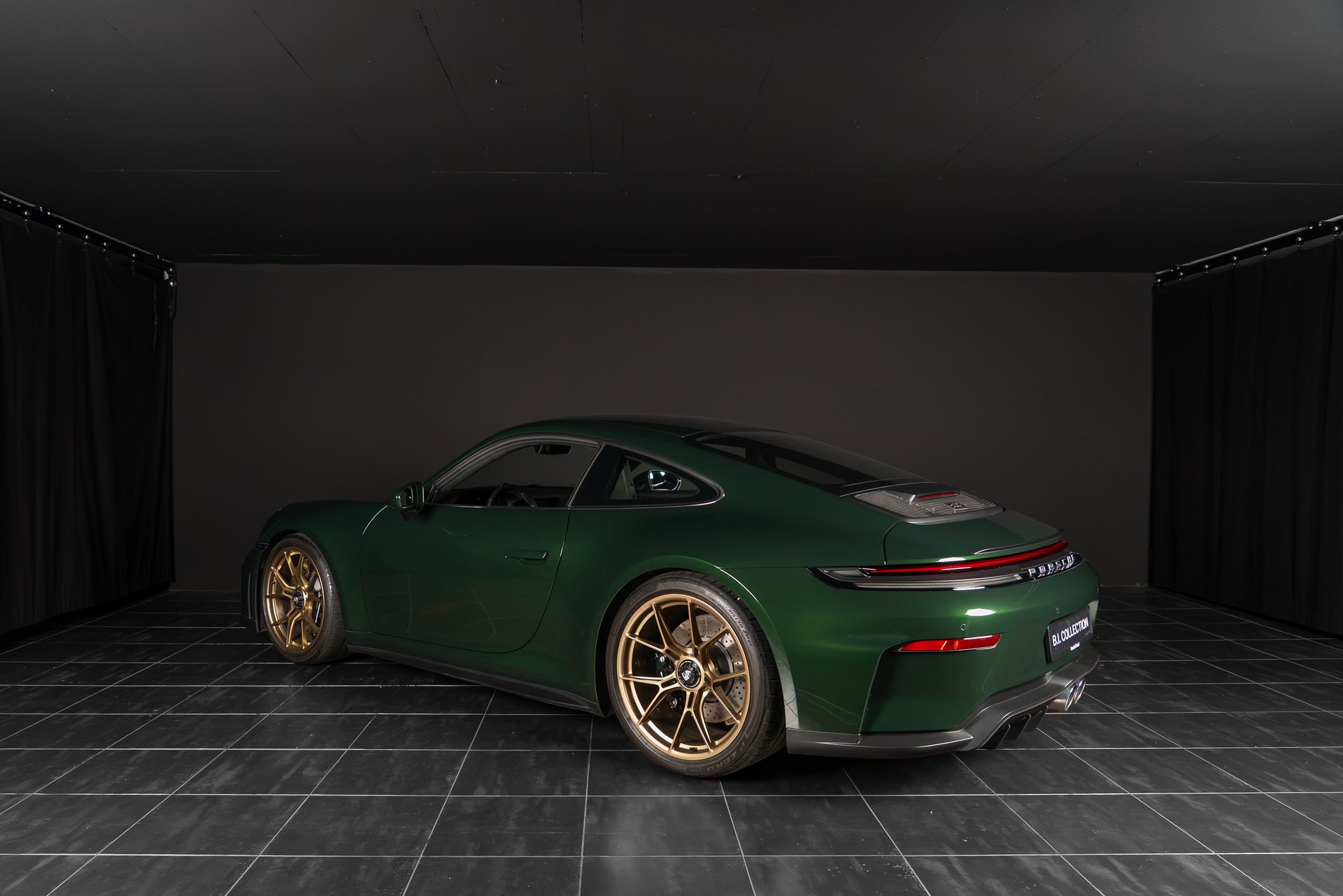 PORSCHE 911 Carrera GT3 Touring-image-4
