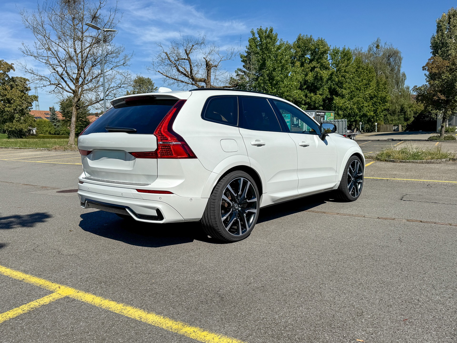 VOLVO 2.0 T8 TE R-Design eAWD-image-2