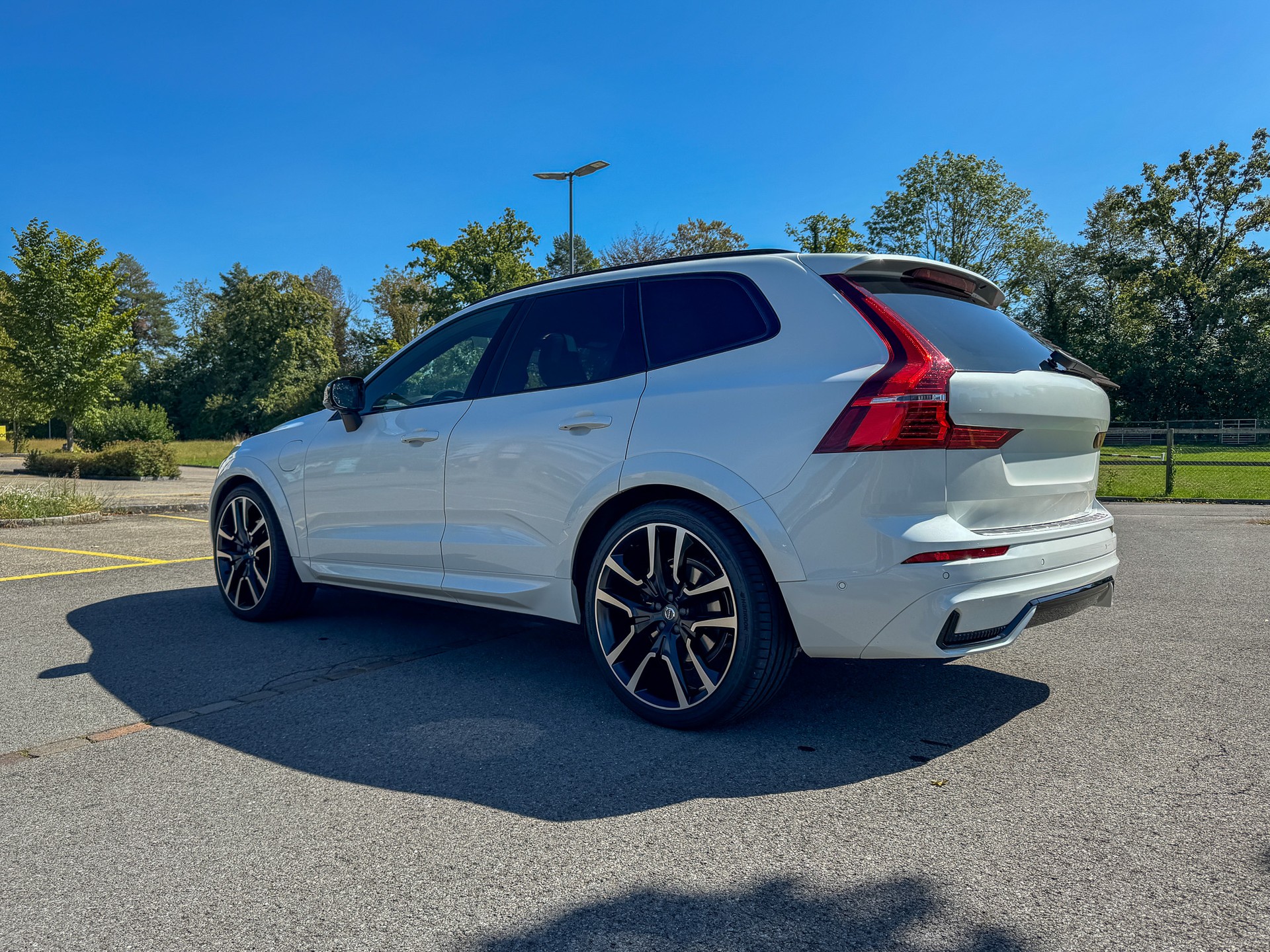 VOLVO 2.0 T8 TE R-Design eAWD-image-1