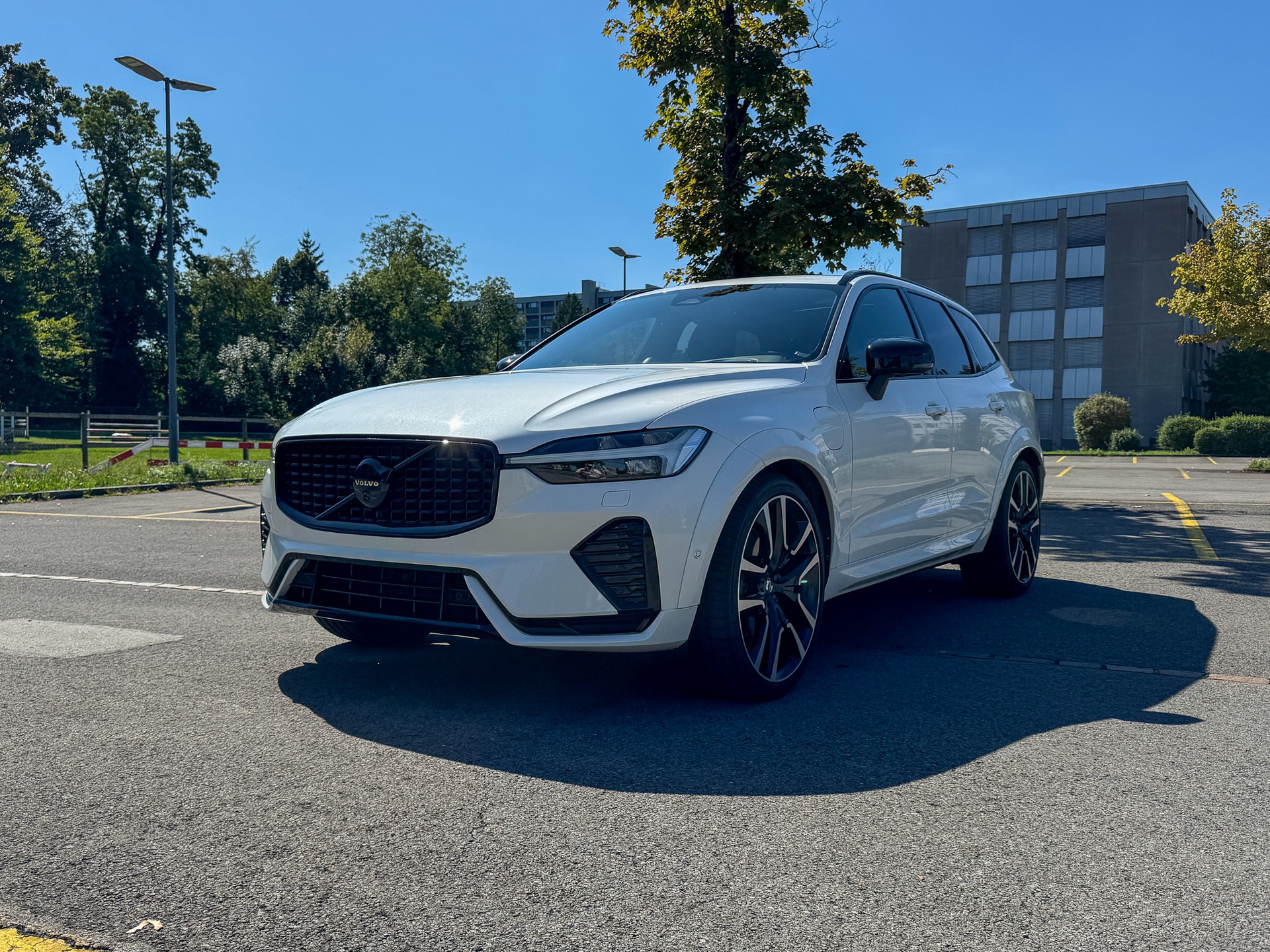VOLVO 2.0 T8 TE R-Design eAWD-image-0