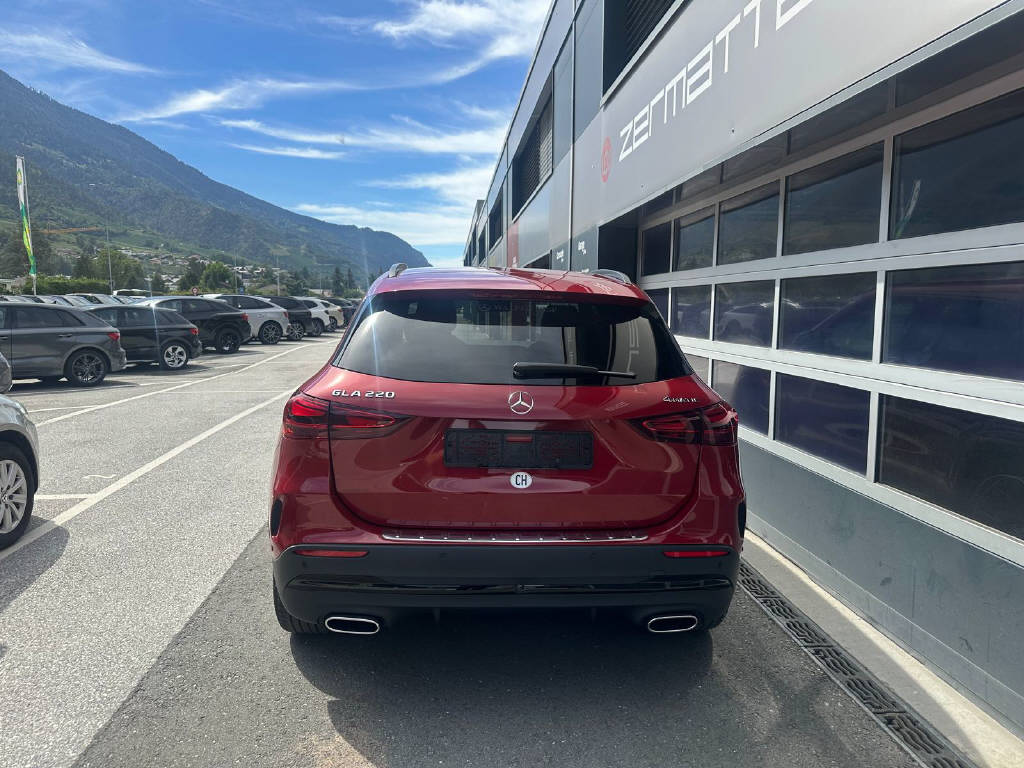 MERCEDES-BENZ GLA 220 AMG Line 4matic (CH)-image-4